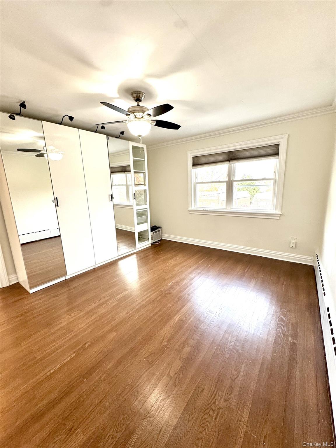 #8 photo, 1004 Balcom Avenue, Bronx , NY 10465