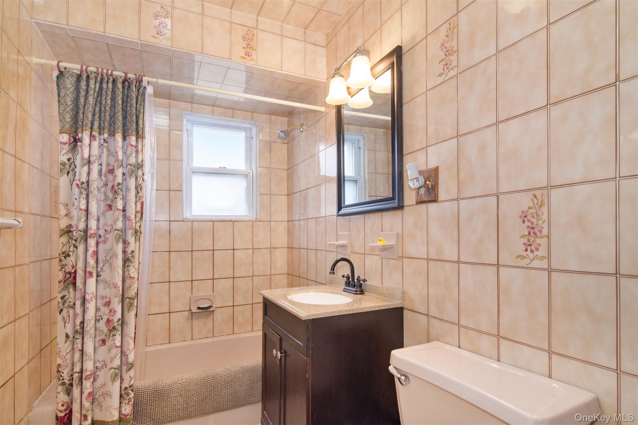 #13 photo, 1087 Pierce Avenue, Bronx , NY 10461