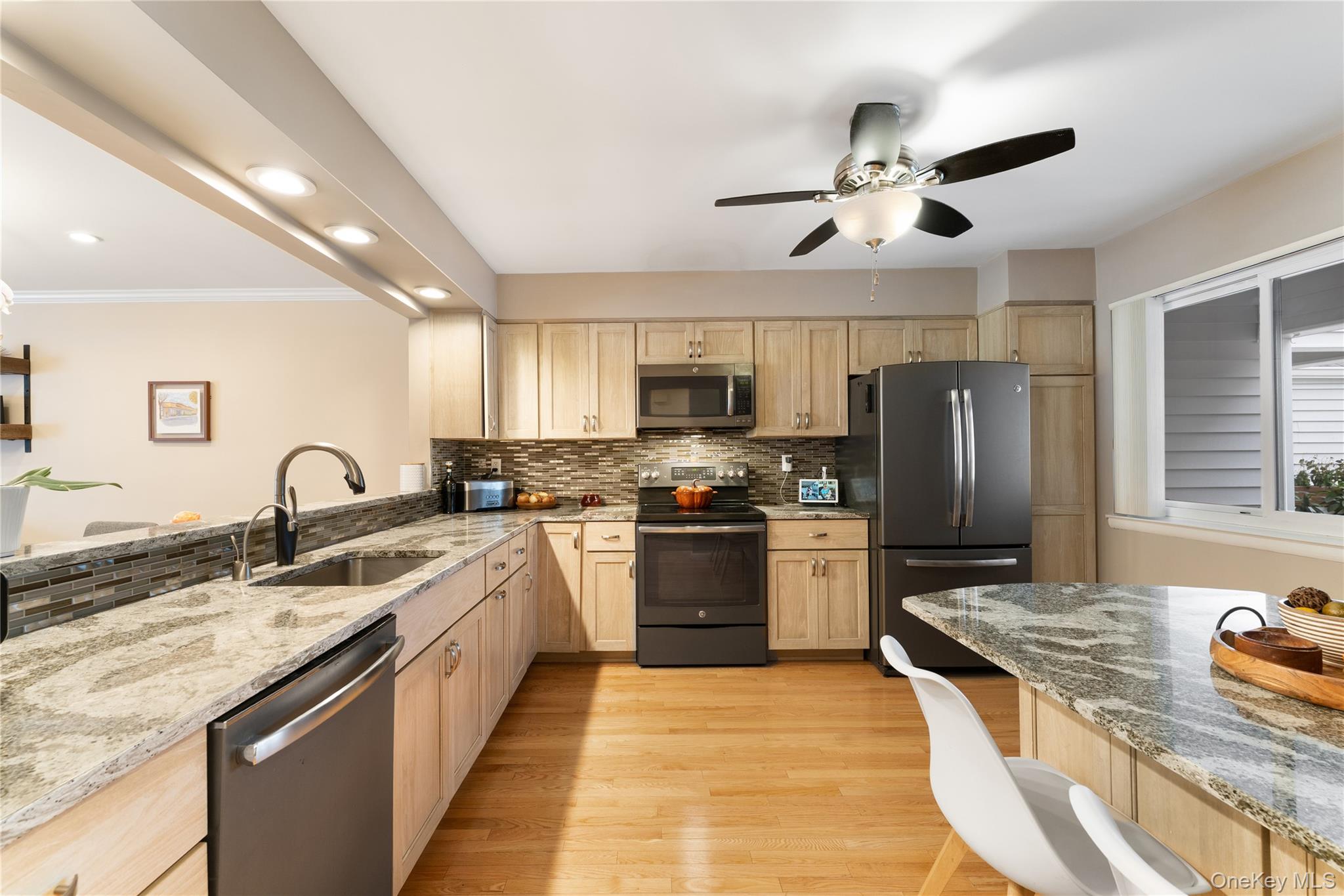 #7 photo, 17 Ledgewood Commons, Millwood , NY 10546