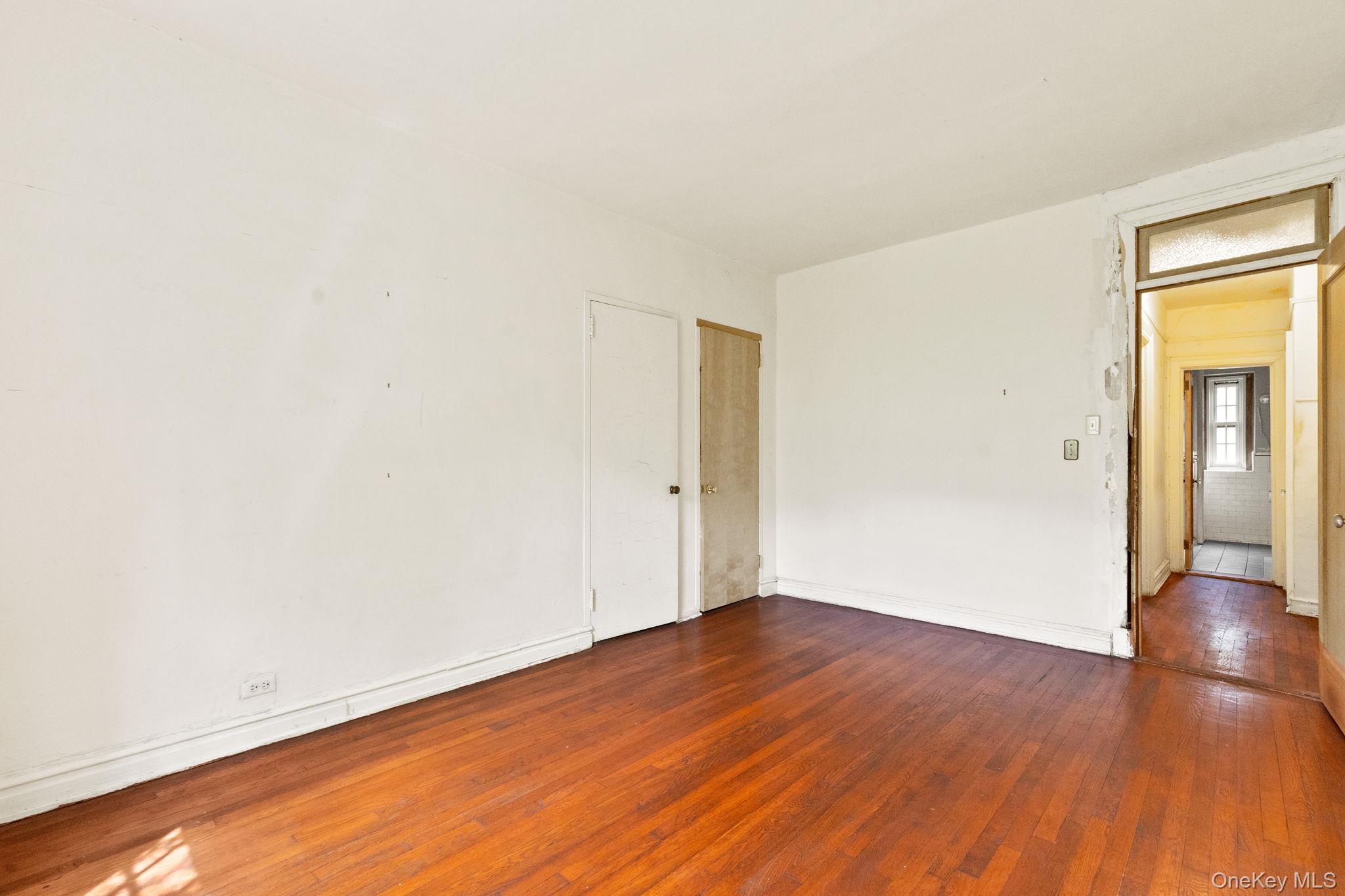 #18 photo, 525 W 238th Street, Bronx , NY 10463