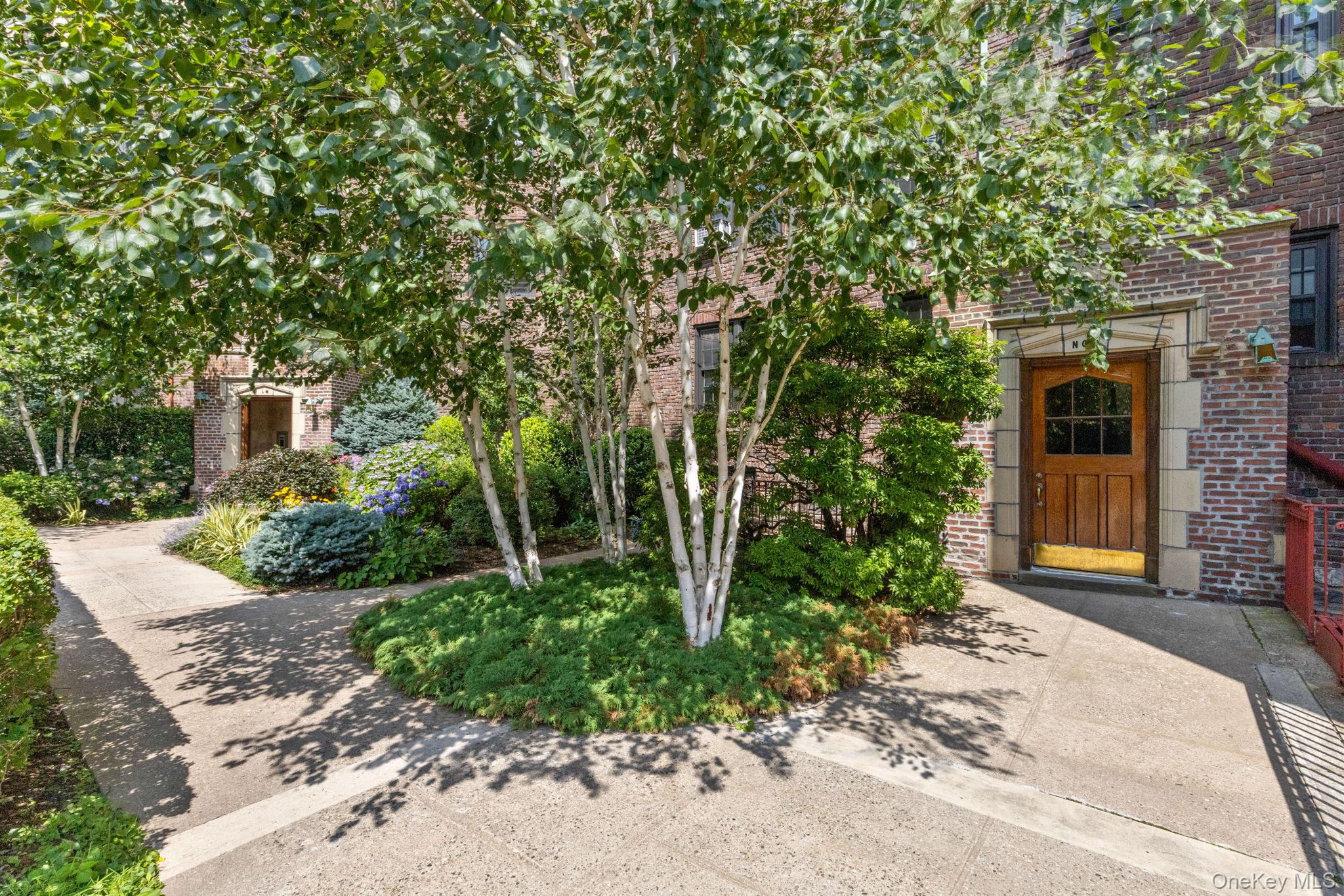 #2 photo, 525 W 238th Street, Bronx , NY 10463