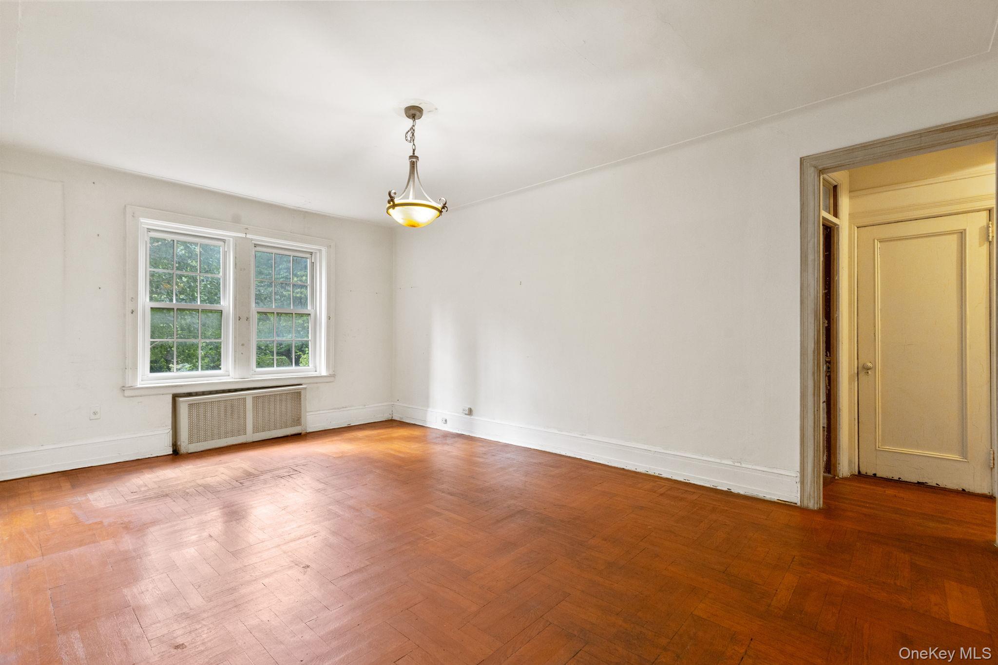 #4 photo, 525 W 238th Street, Bronx , NY 10463