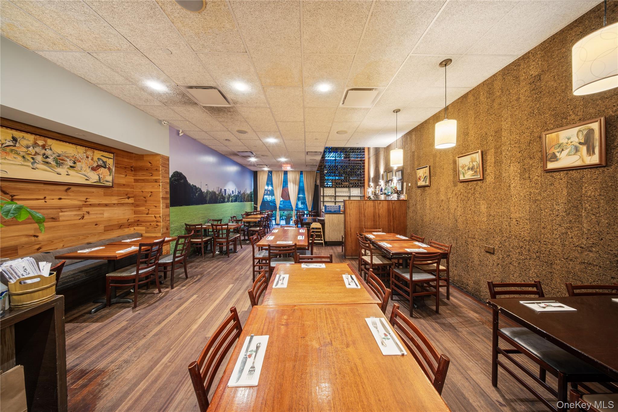 #6 photo, 77 Middle Neck Rd, Great Neck , NY 11021