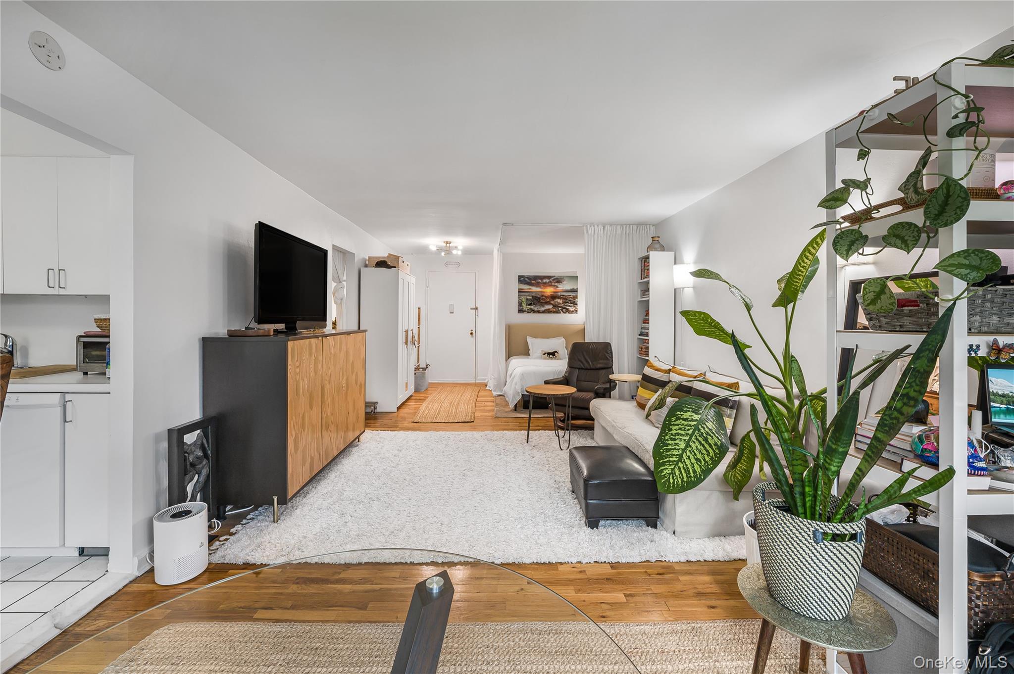 #9 photo, 30 Pearsall Avenue, Glen Cove , NY 11542