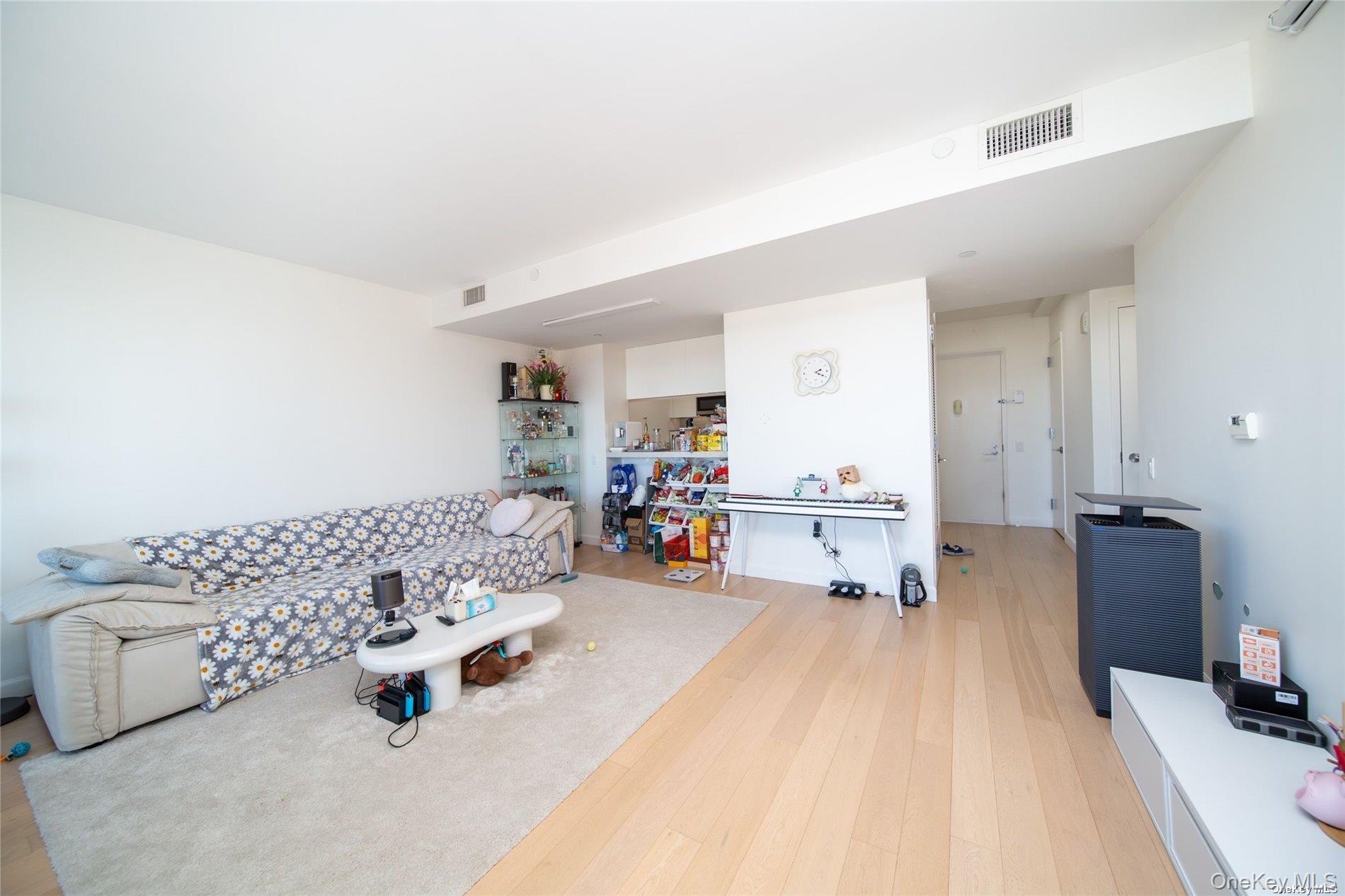 #11 photo, 138-35 39 Avenue, Flushing , NY 11354