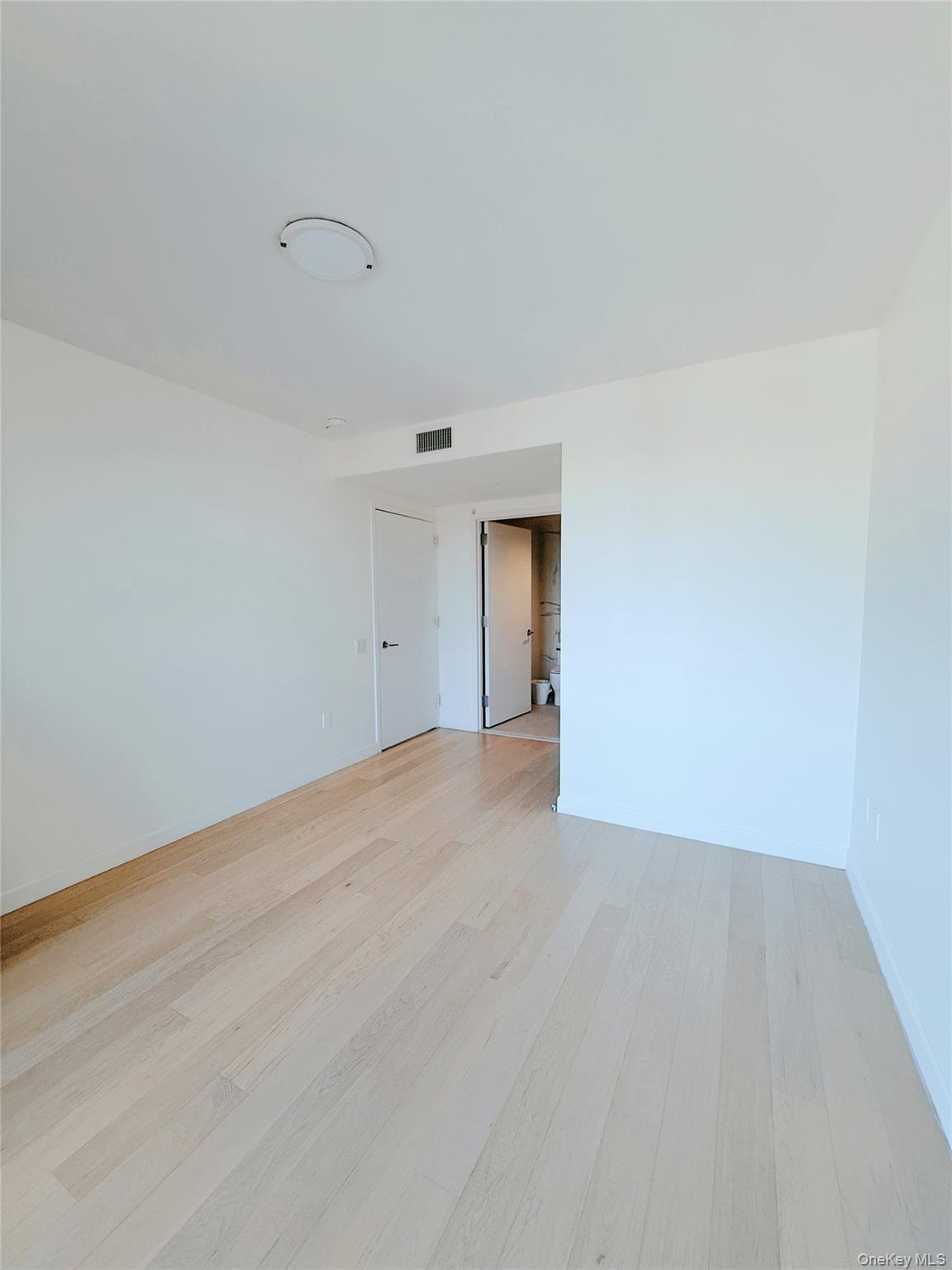 #19 photo, 138-35 39 Avenue, Flushing , NY 11354