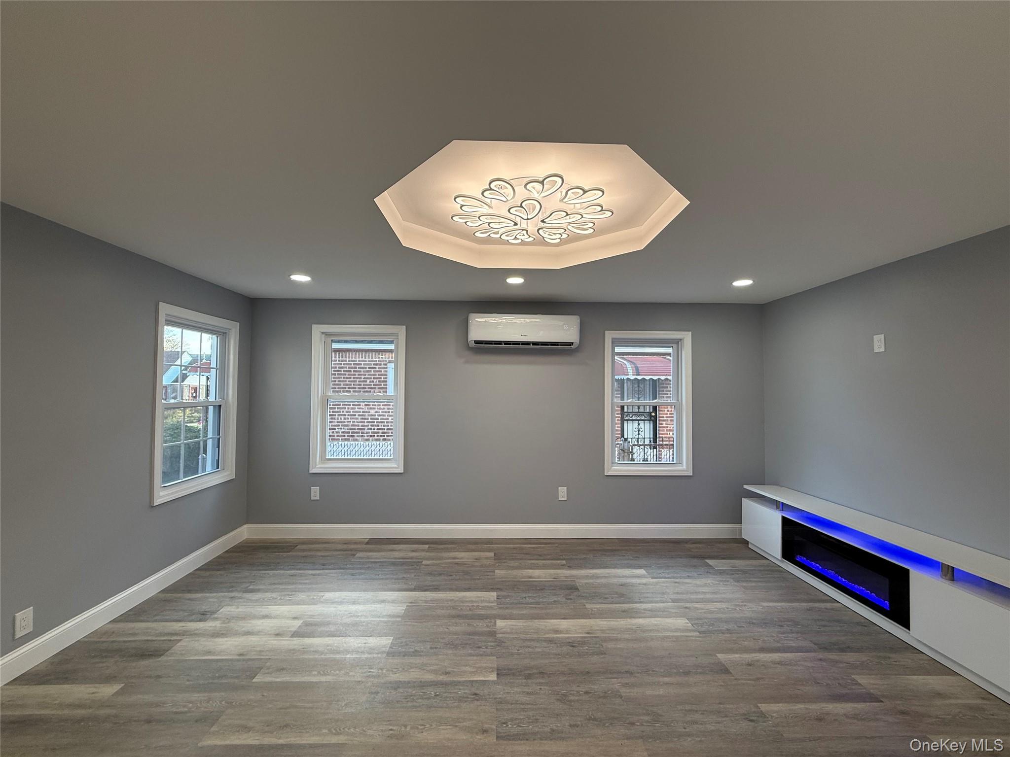 #8 photo, 130-16 233rd, Rosedale , NY 11422