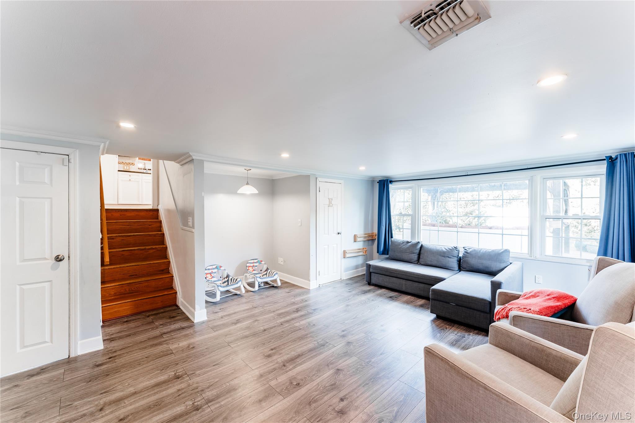 #12 photo, 575 Cornwell Avenue, Malverne , NY 11565