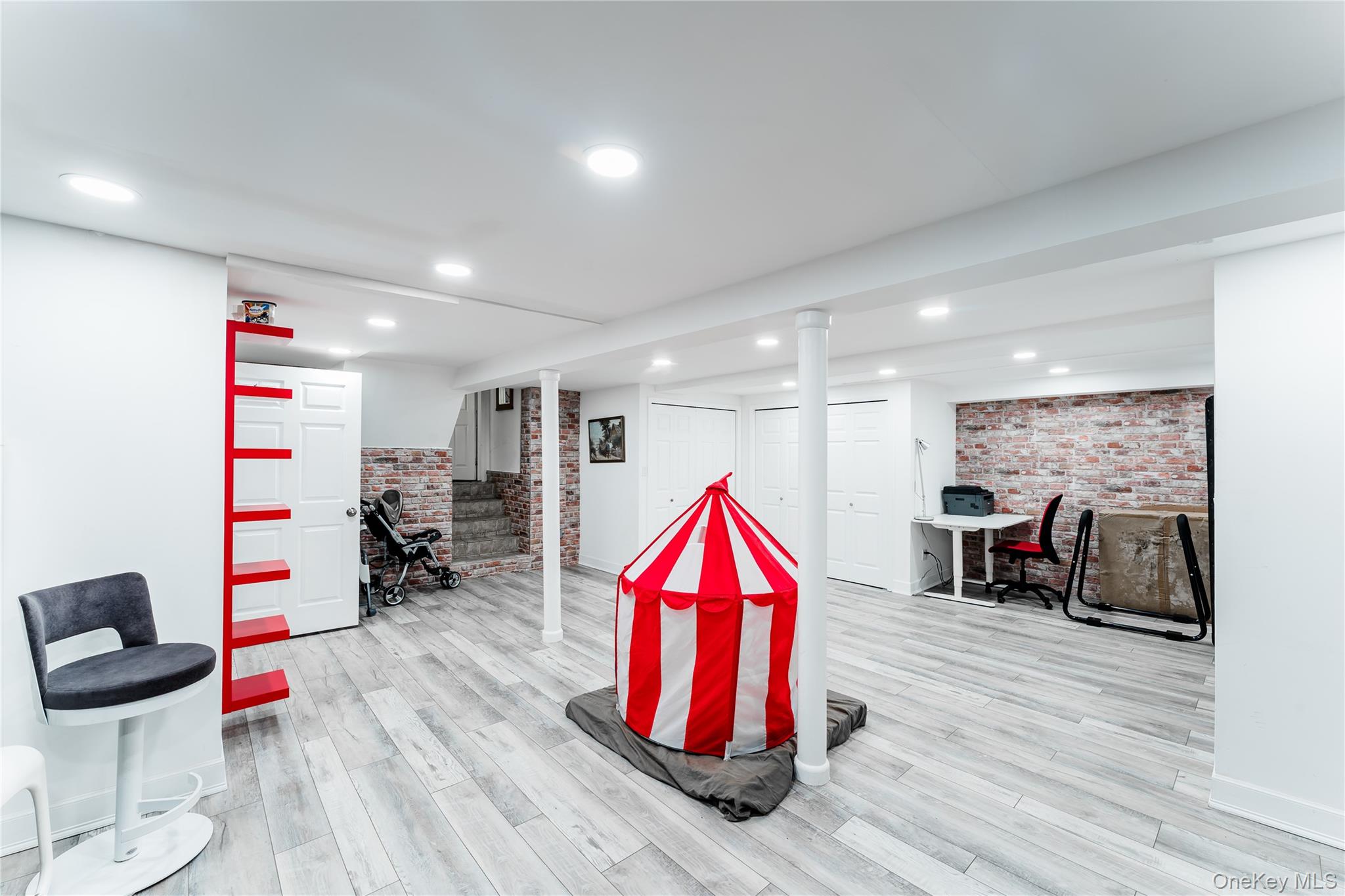 #14 photo, 575 Cornwell Avenue, Malverne , NY 11565