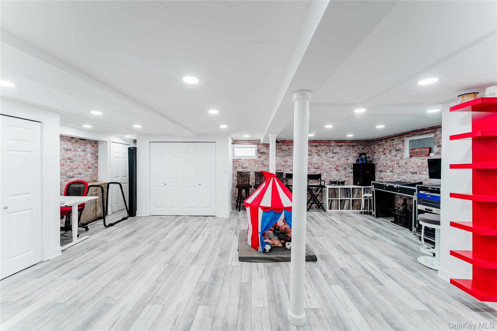 #16 photo, 575 Cornwell Avenue, Malverne , NY 11565