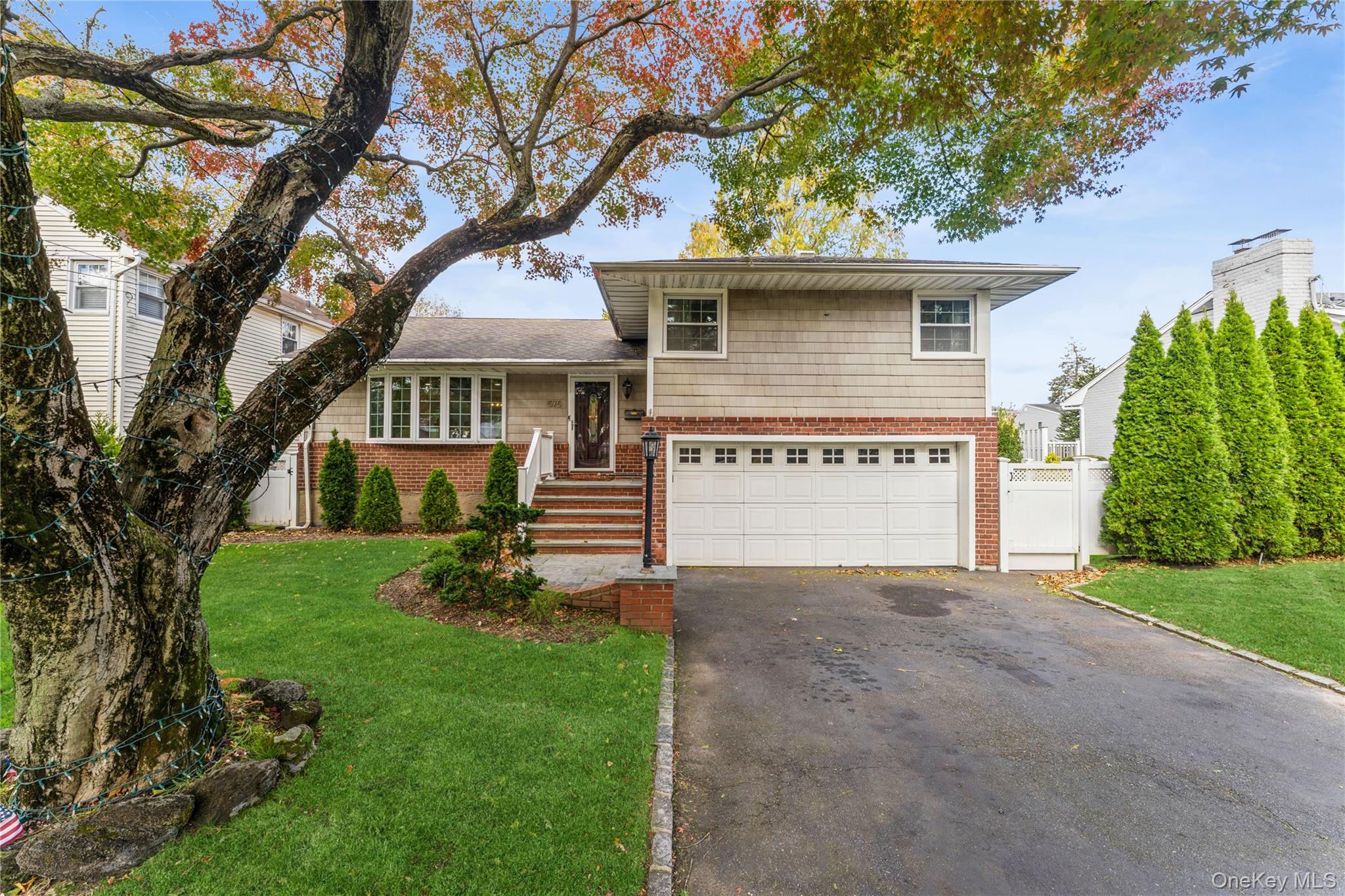 #3 photo, 575 Cornwell Avenue, Malverne , NY 11565