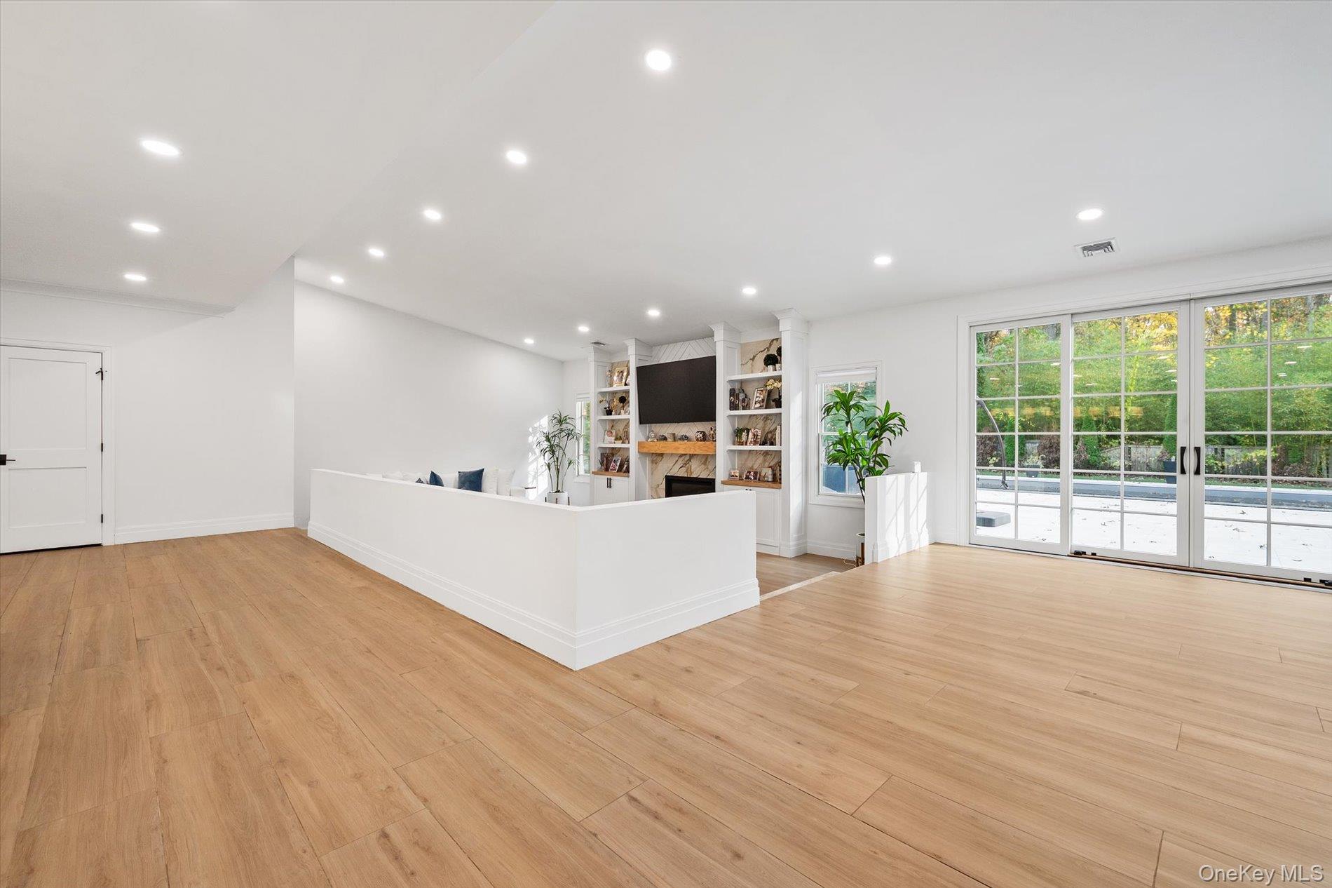 #7 photo, 7 Barrington Place, Melville , NY 11747