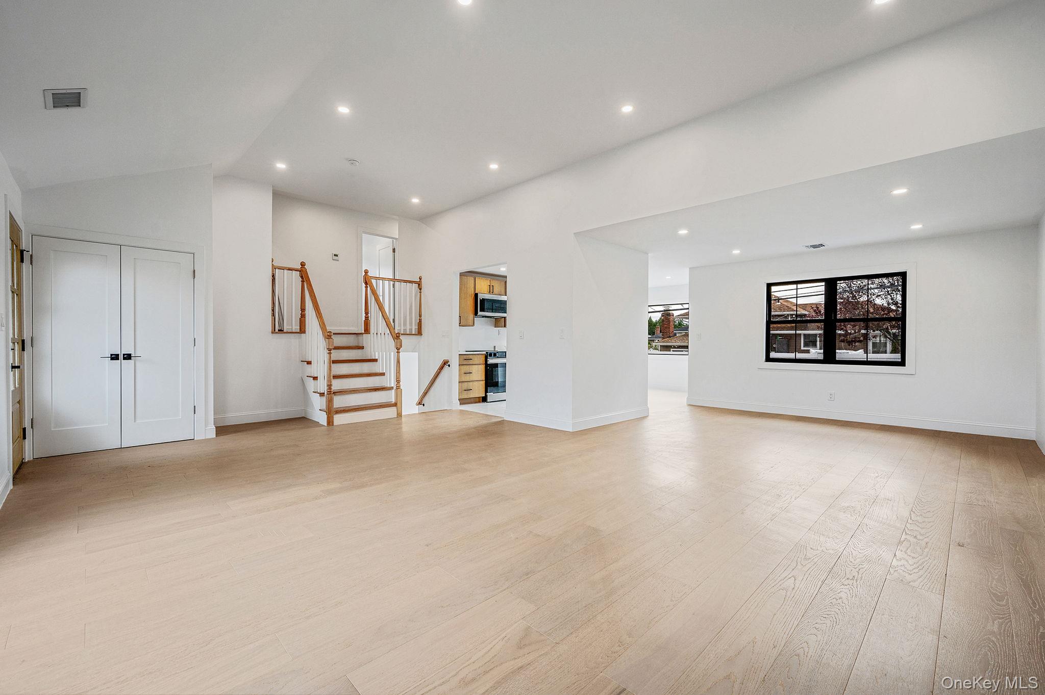 #10 photo, 556 N Suffolk Avenue, Massapequa , NY 11758