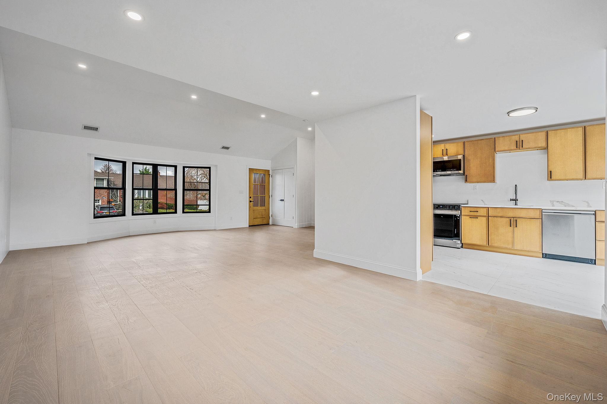 #13 photo, 556 N Suffolk Avenue, Massapequa , NY 11758