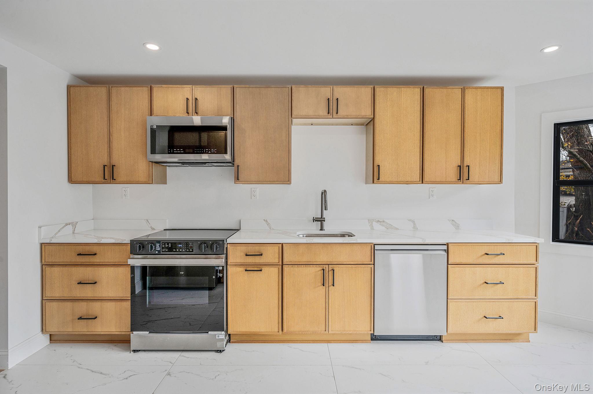 #14 photo, 556 N Suffolk Avenue, Massapequa , NY 11758