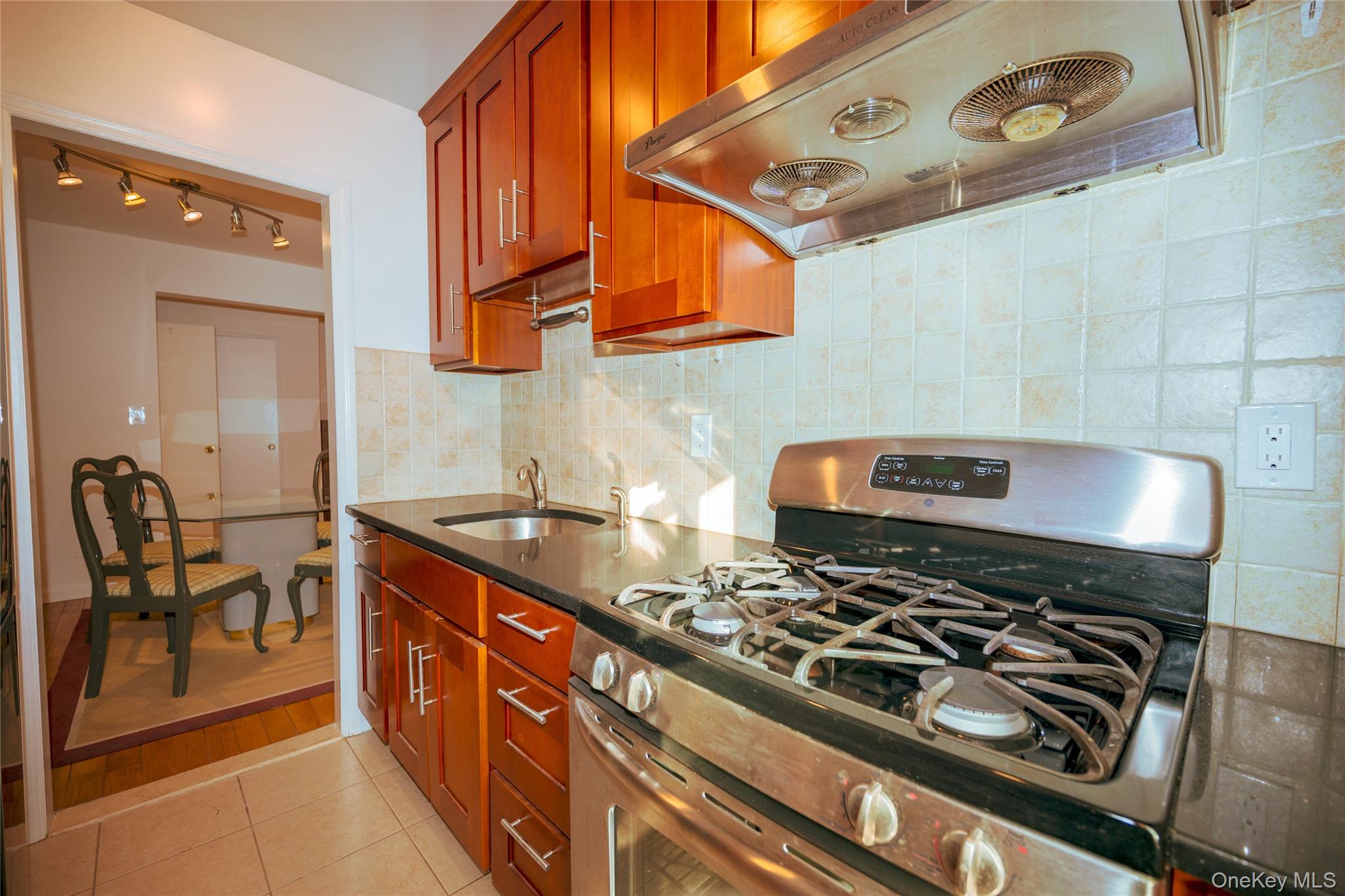 #16 photo, 33-44 Junction Boulevard, Jackson Heights , NY 11372