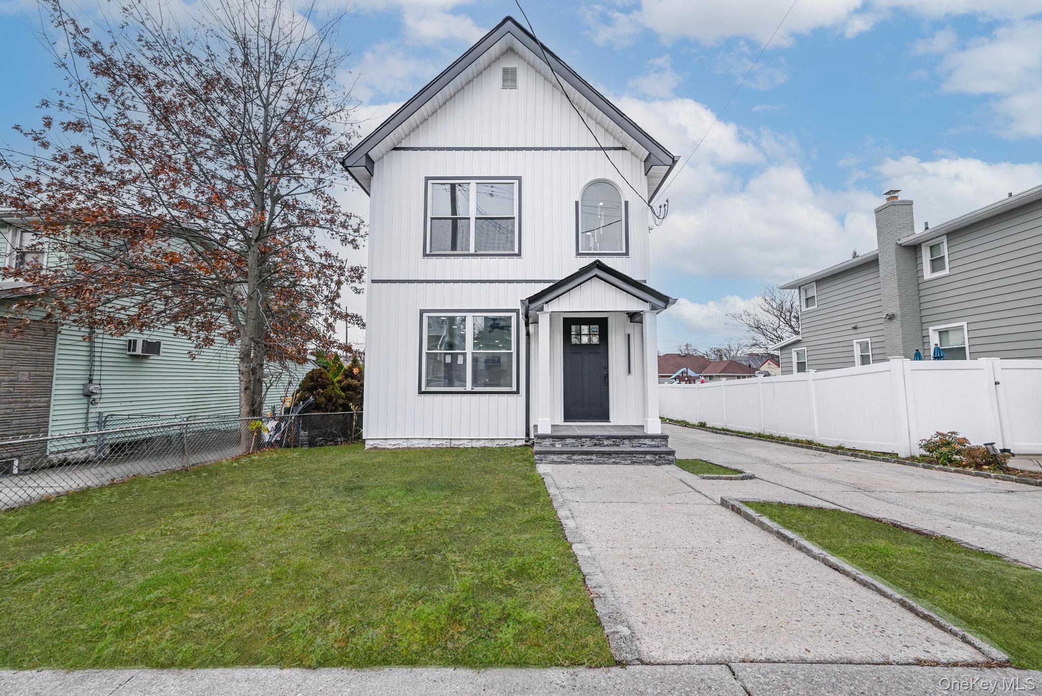 #2 photo, 44 Catherine Avenue, Franklin Square , NY 11010