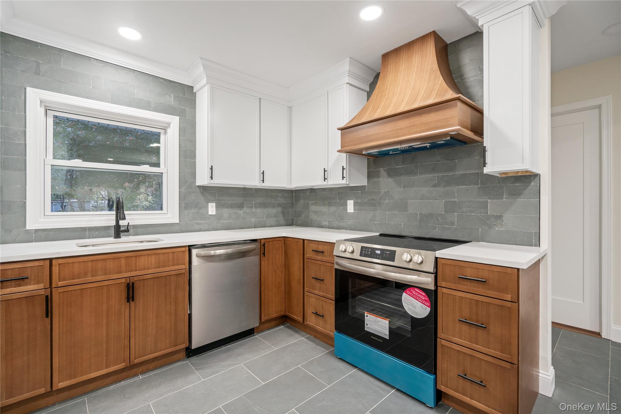 #10 photo, 434 W Main Street, Huntington , NY 11743