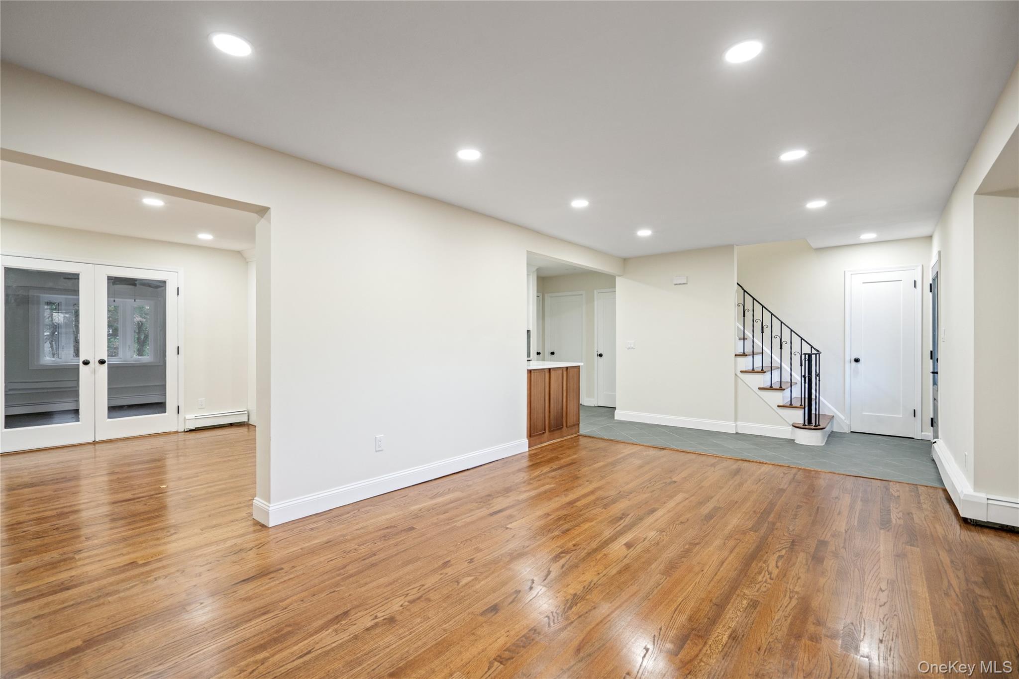 #7 photo, 434 W Main Street, Huntington , NY 11743