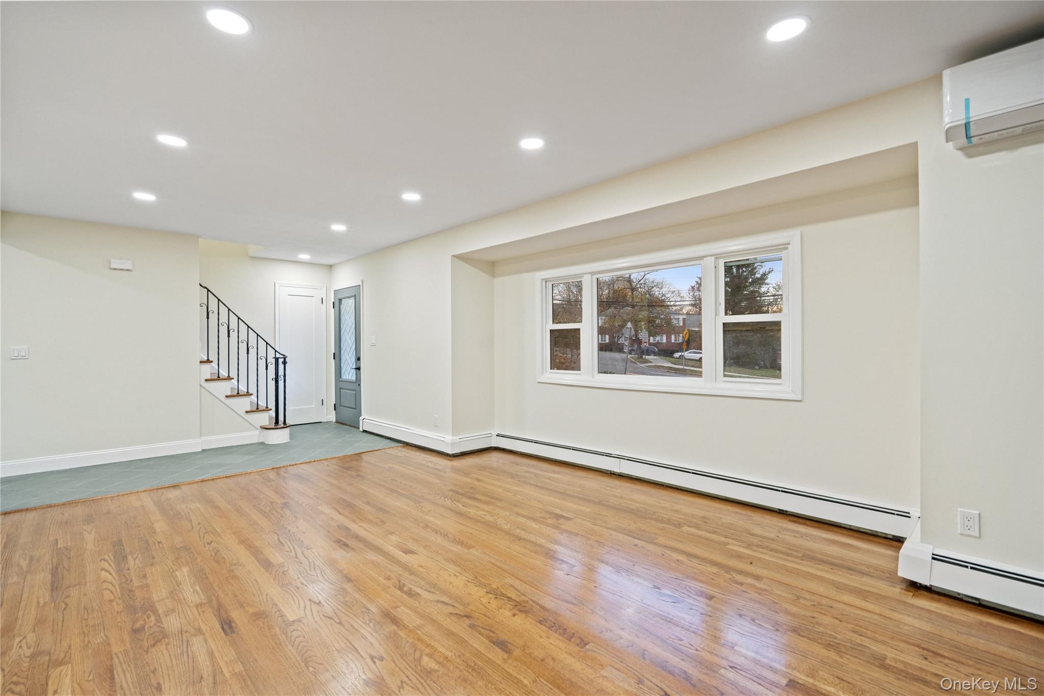 #8 photo, 434 W Main Street, Huntington , NY 11743