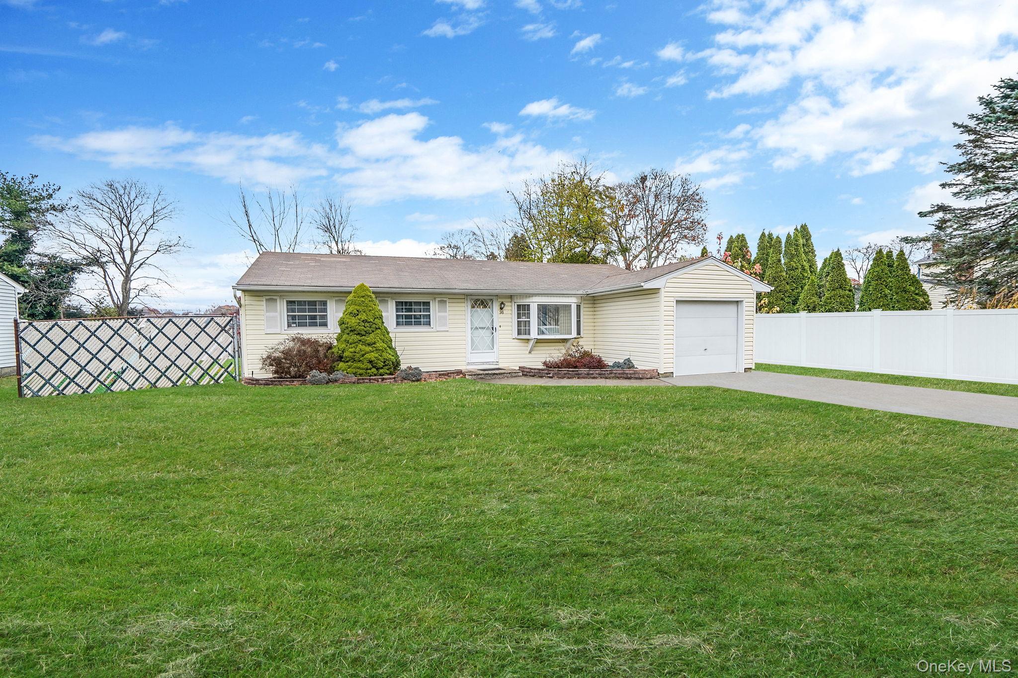 #2 photo, 98 Rose Place, サフォーク郡 Selden , NY 11784