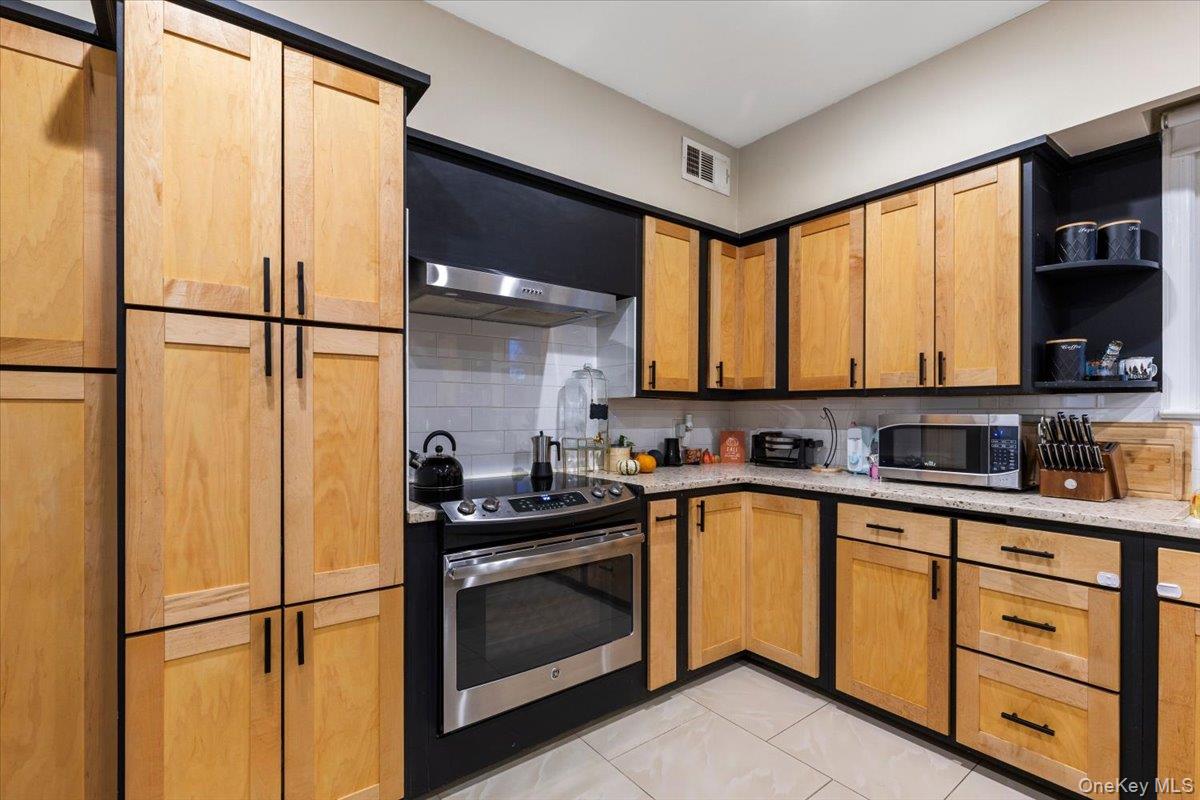 #13 photo, 47 Edgecliff Terrace, Yonkers , NY 10705