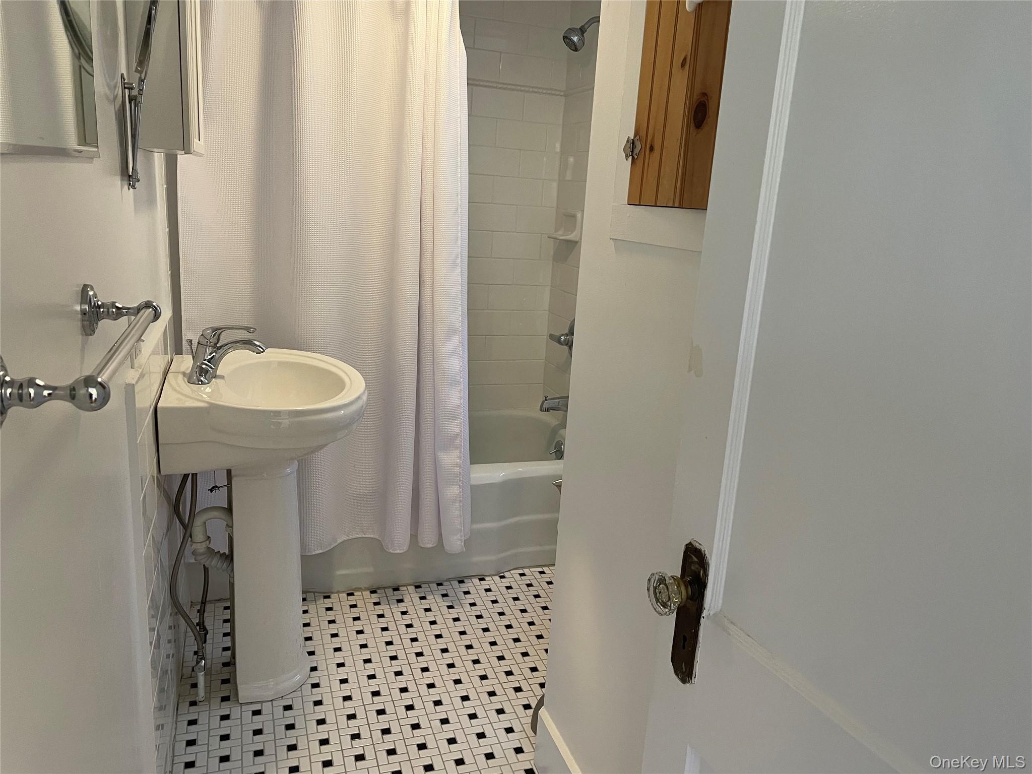 #5 photo, 40 W Garden Street, Rhinebeck , NY 12572