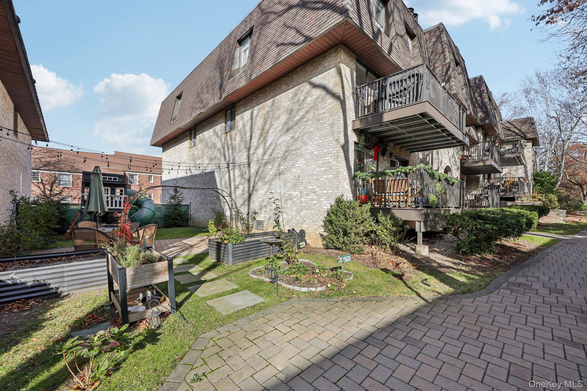 #4 photo, 107 N Broadway, White Plains , NY 10601