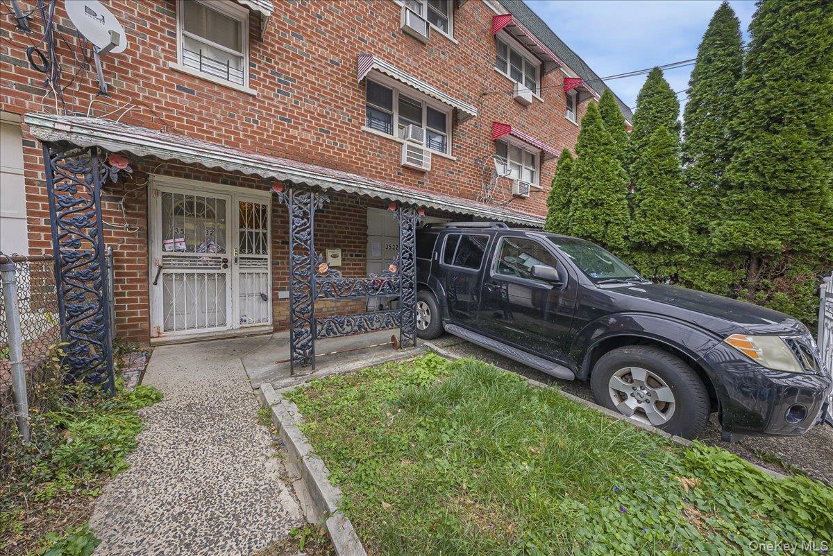 #9 photo, 3532 Ely Avenue, Bronx , NY 10466