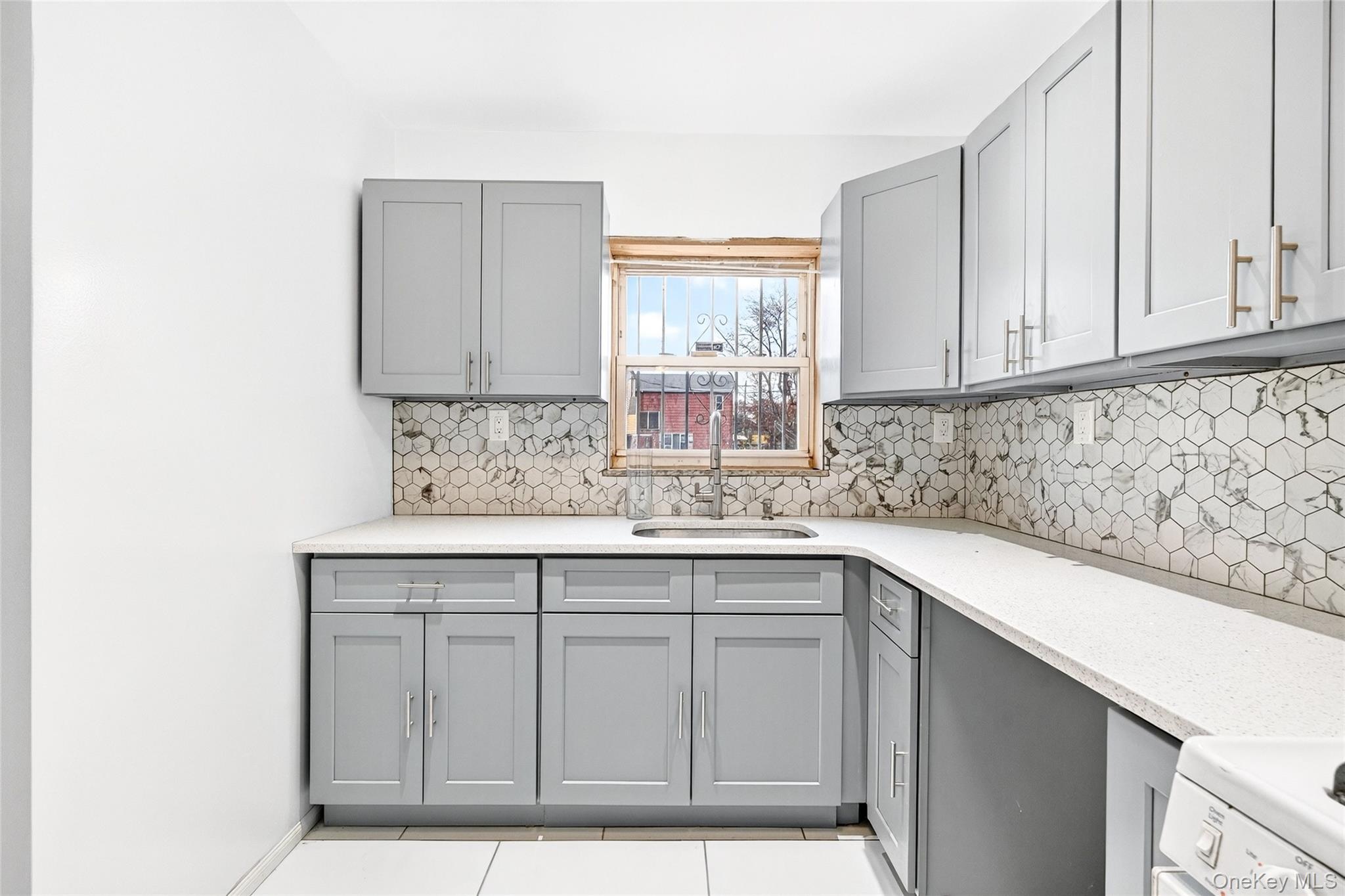 #4 photo, 1304 Hobart Avenue, Bronx , NY 10461