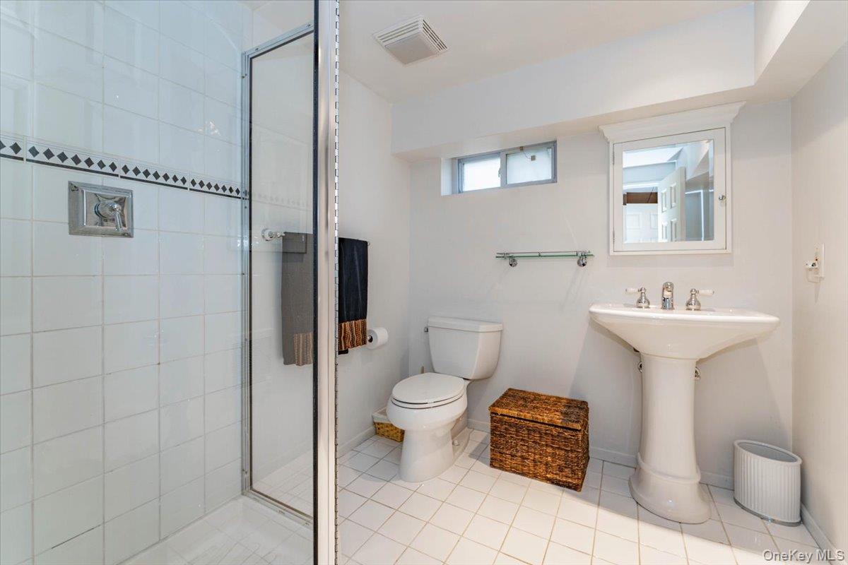 #16 photo, 313 Forest Avenue, Woodmere , NY 11598