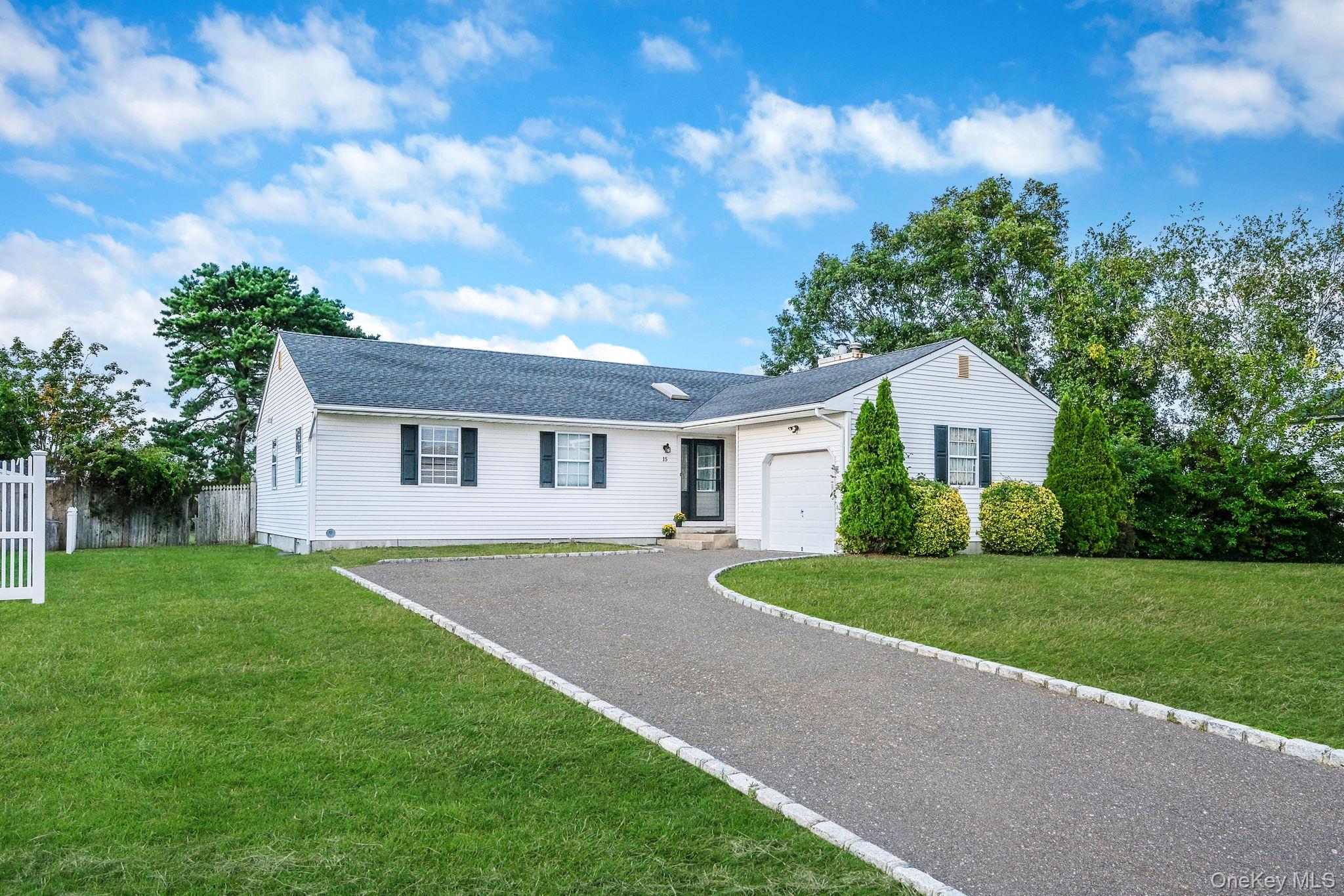 #1 photo, 15 Sun Valley Lane, サフォーク郡 Bellport , NY 11713