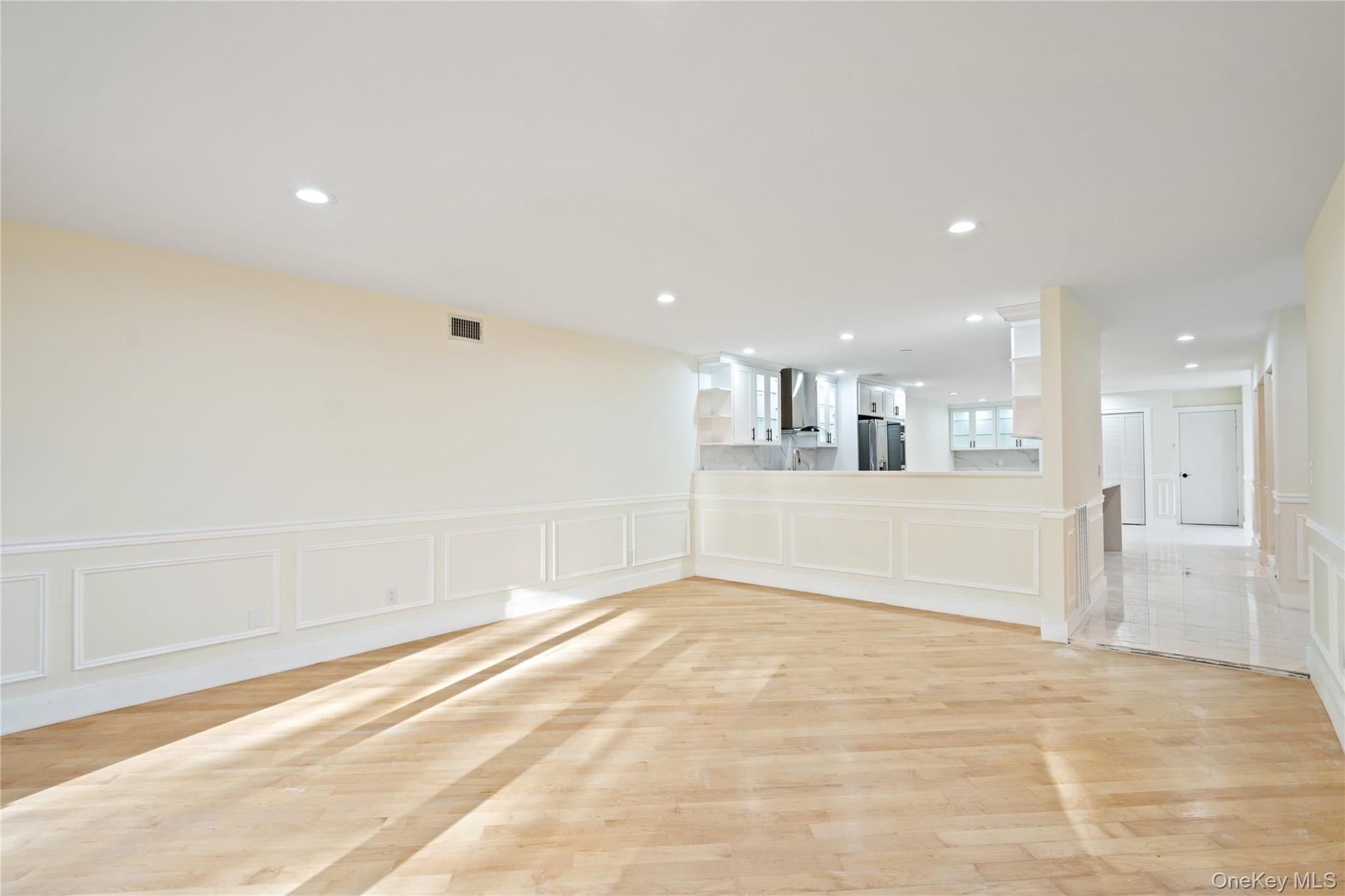 #9 photo, 2 Heiko Court, Northport , NY 11768