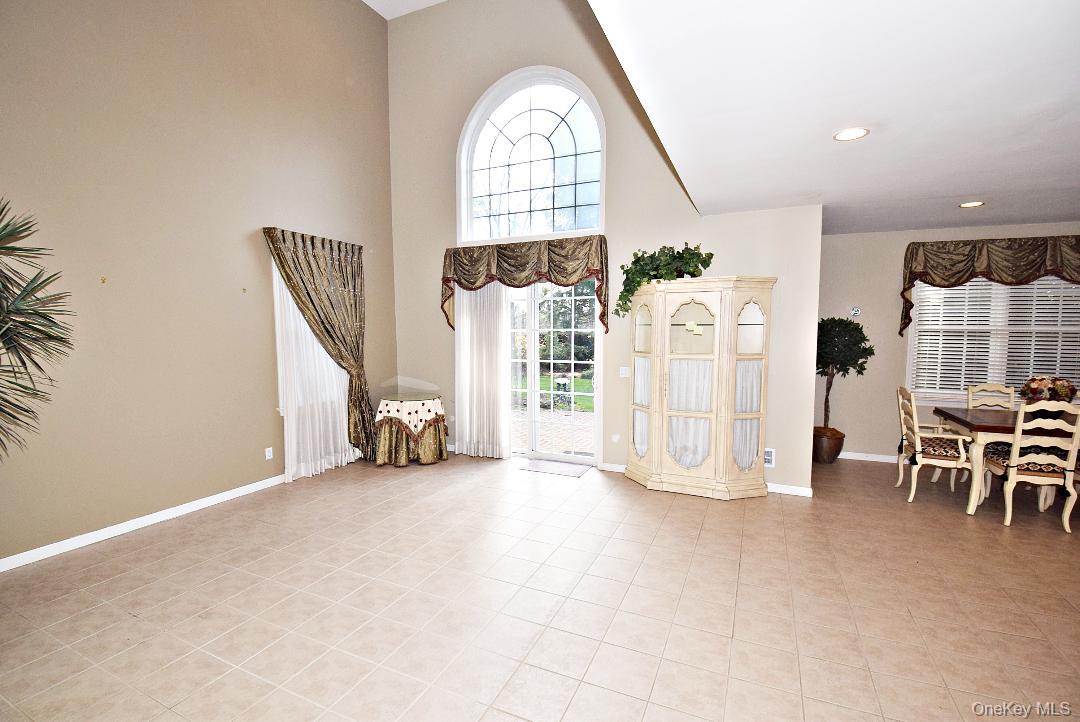 #4 photo, 677 Balfour Place, Melville , NY 11747