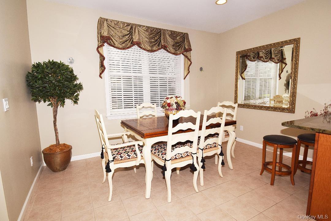 #5 photo, 677 Balfour Place, Melville , NY 11747