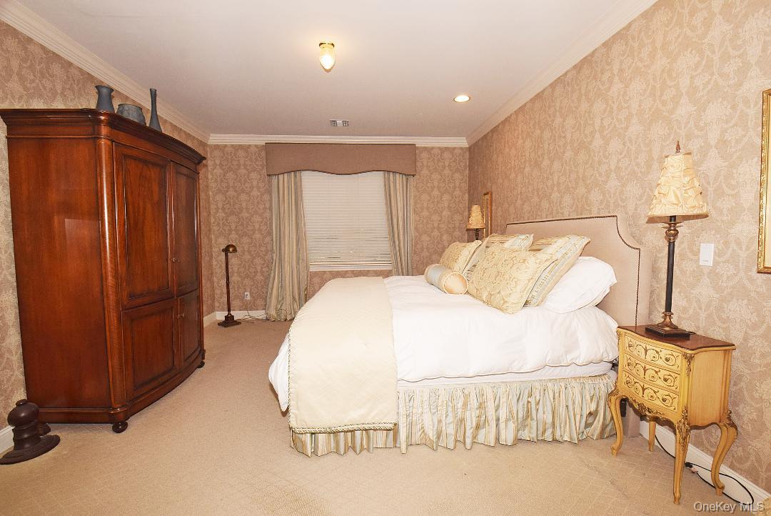 #8 photo, 677 Balfour Place, Melville , NY 11747