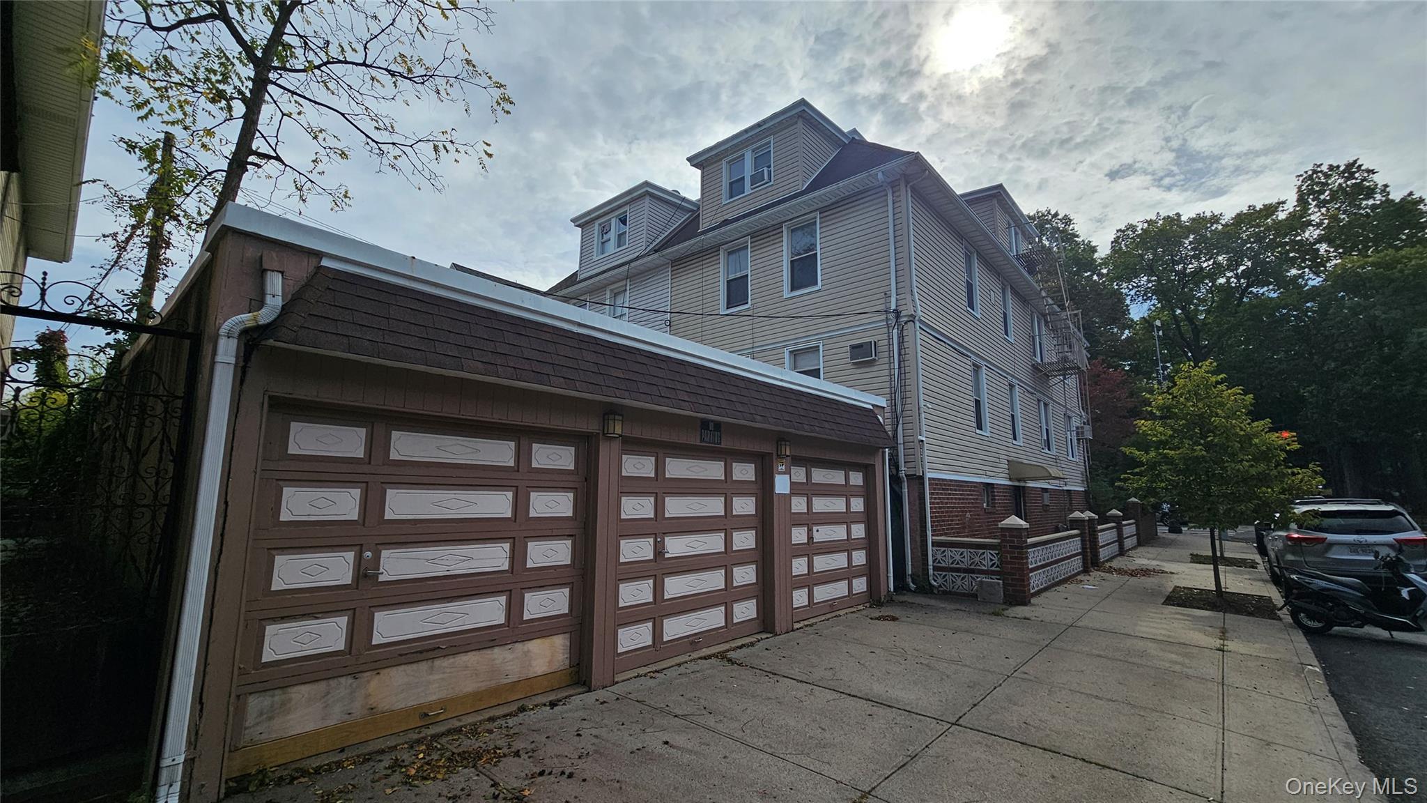 #3 photo, 82-03 Myrtle Avenue, Glendale , NY 11385