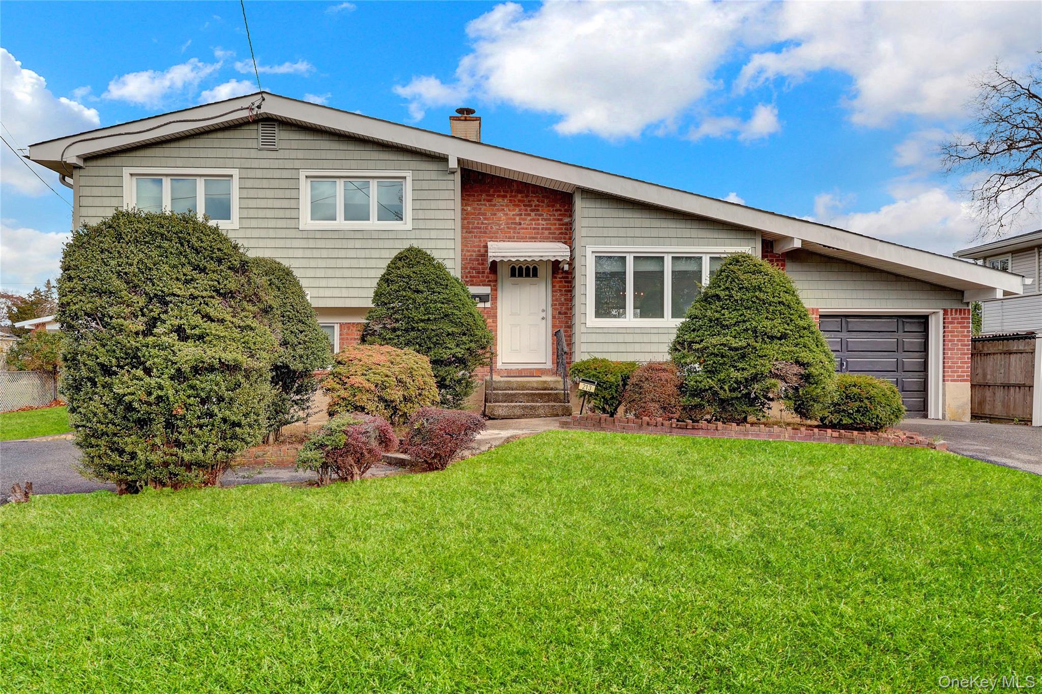 #1 photo, 213 W 24th Street, Deer Park , NY 11729