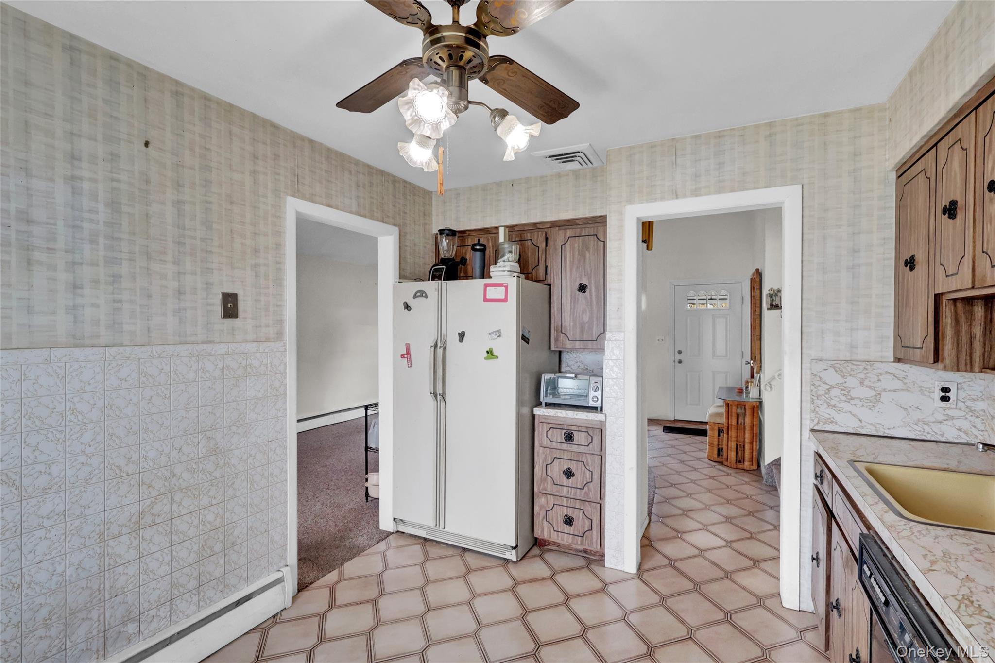 #12 photo, 213 W 24th Street, Deer Park , NY 11729