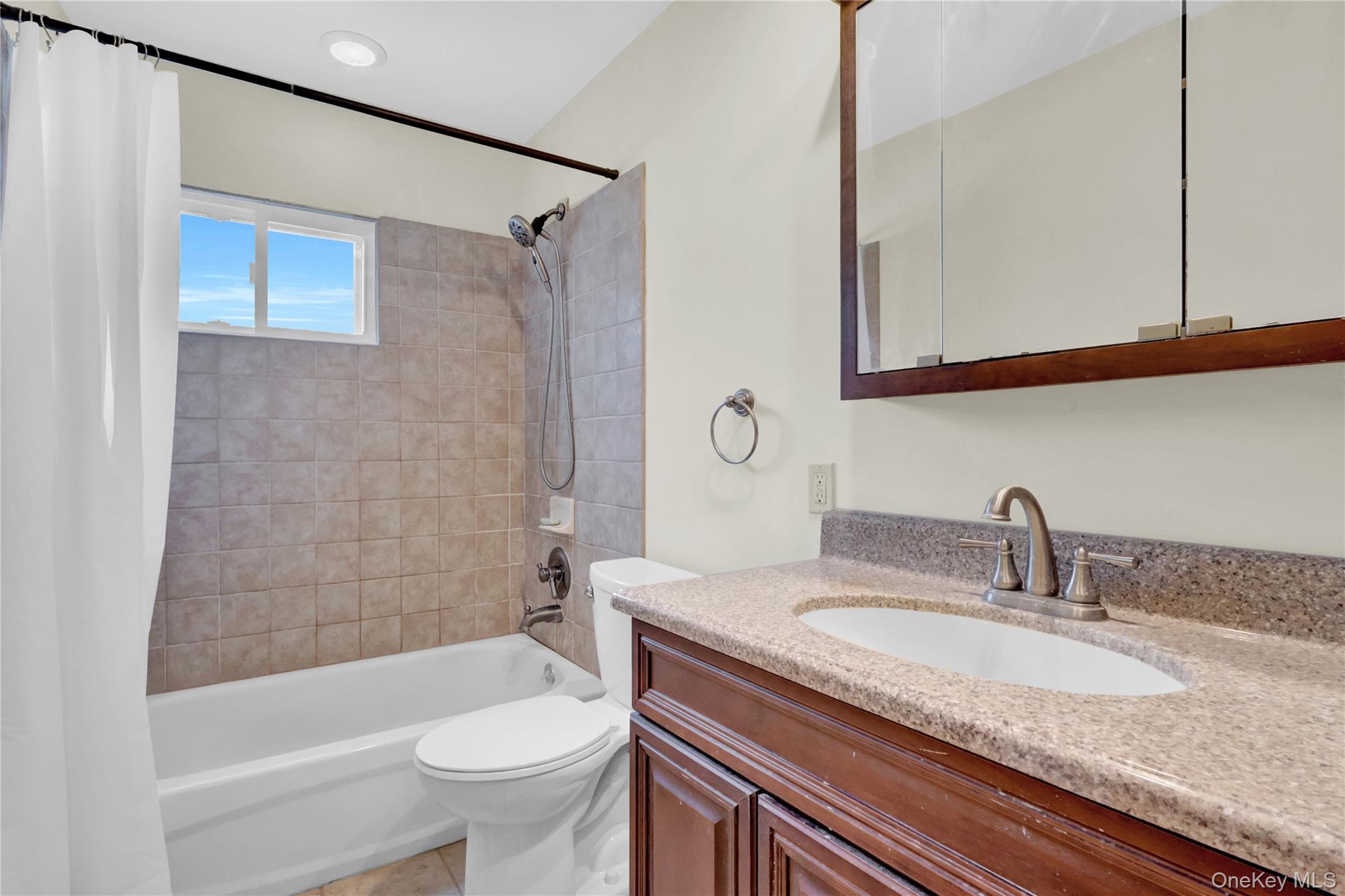 #17 photo, 213 W 24th Street, Deer Park , NY 11729