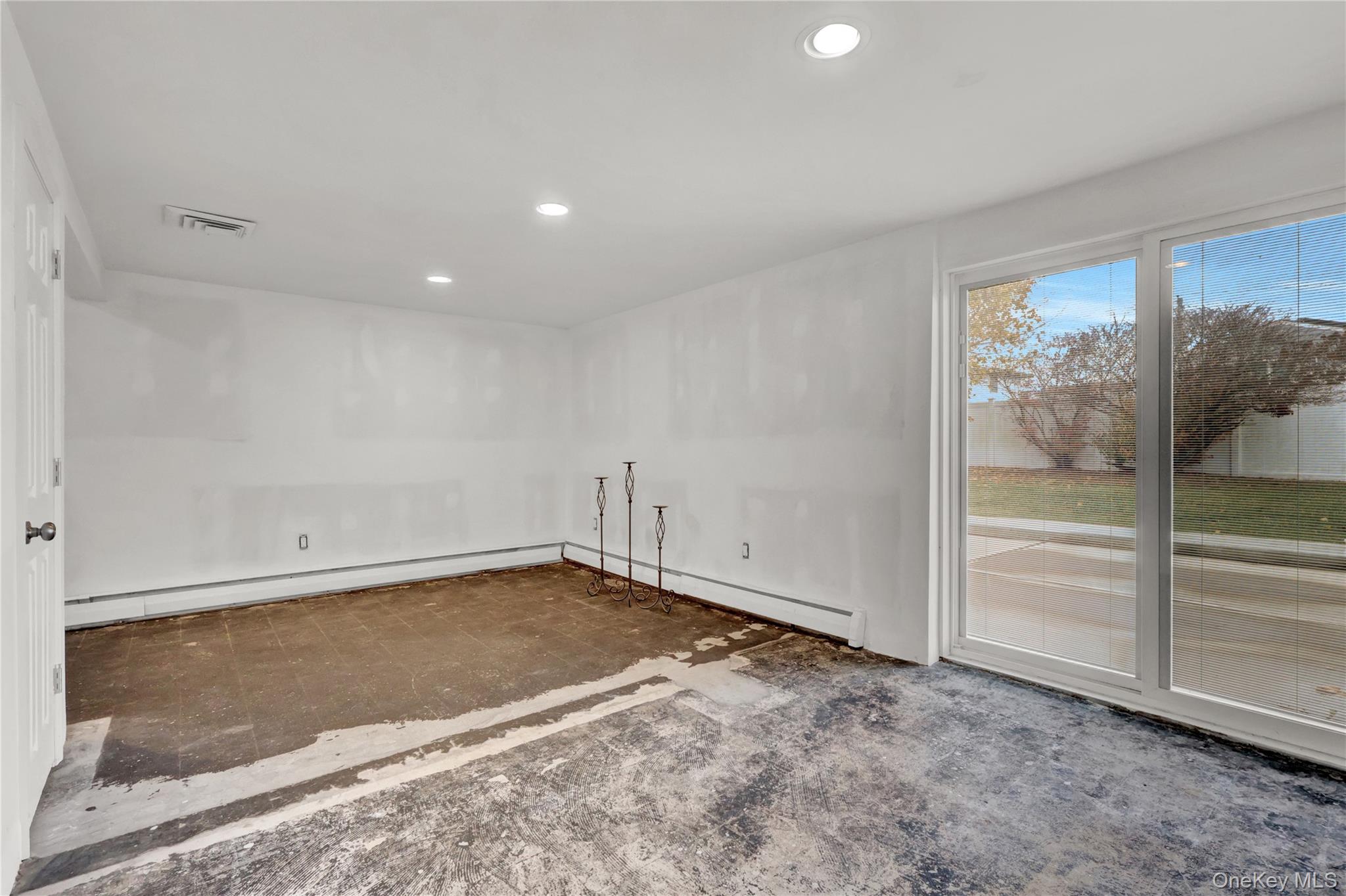 #20 photo, 213 W 24th Street, Deer Park , NY 11729