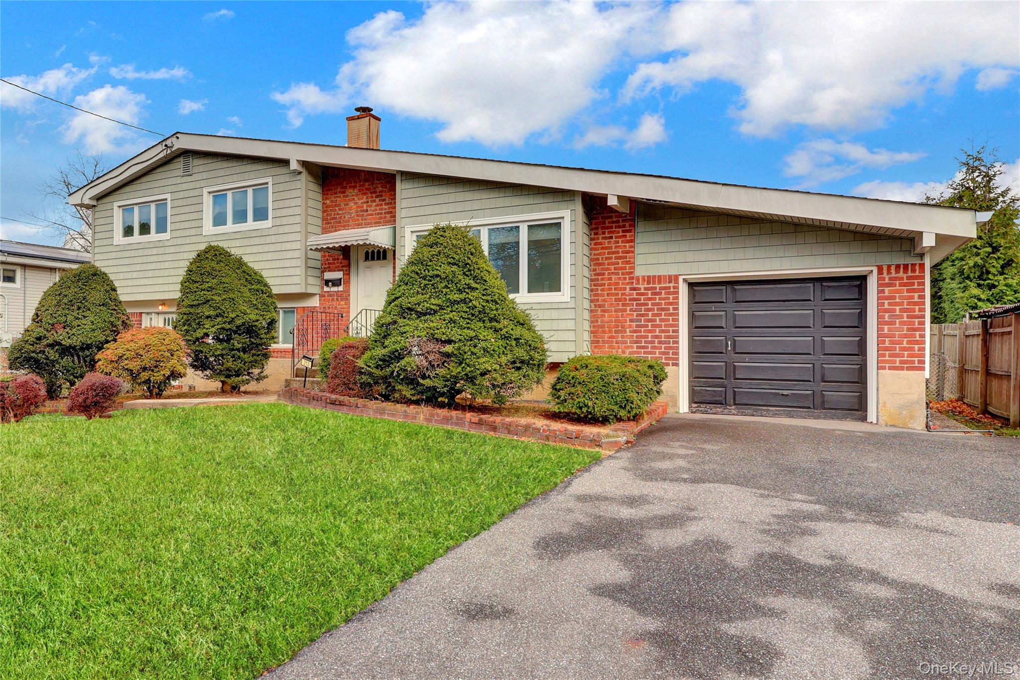 #3 photo, 213 W 24th Street, Deer Park , NY 11729