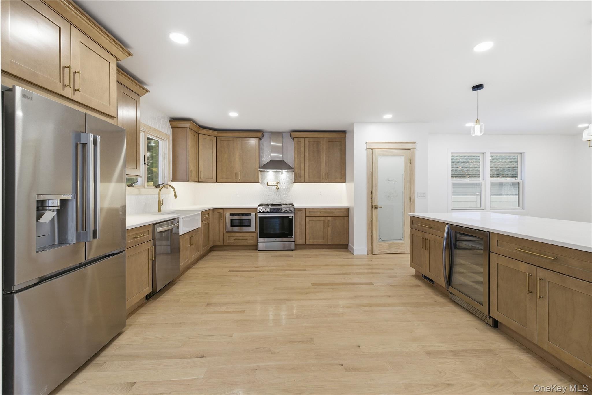 #10 photo, 1680 Cornelius Avenue, Wantagh , NY 11793