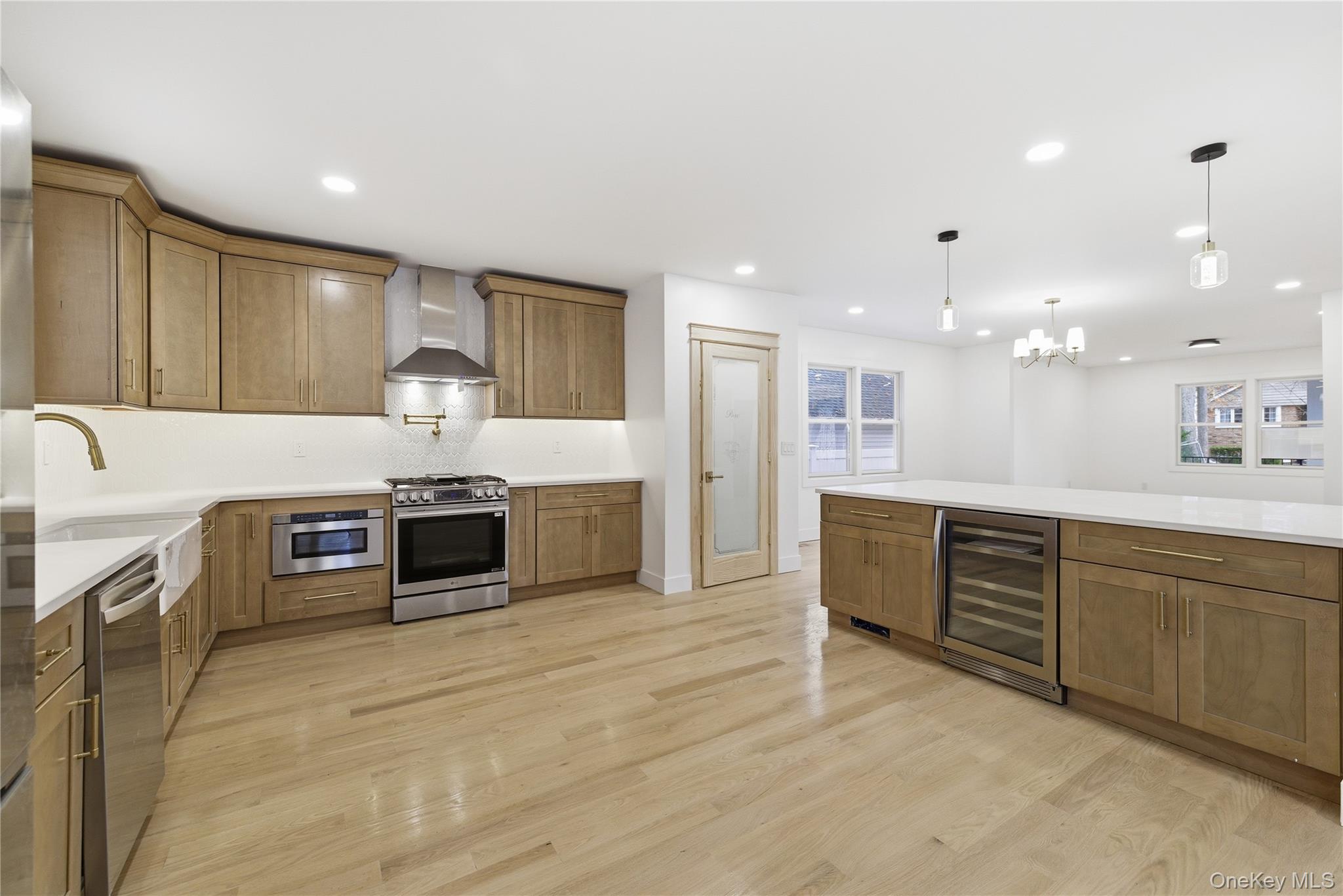 #11 photo, 1680 Cornelius Avenue, Wantagh , NY 11793