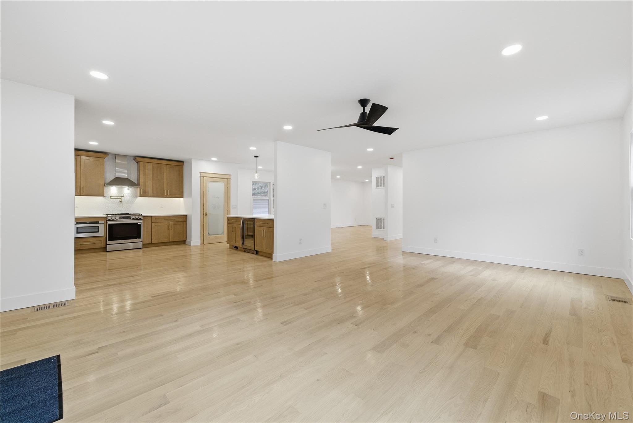 #14 photo, 1680 Cornelius Avenue, Wantagh , NY 11793