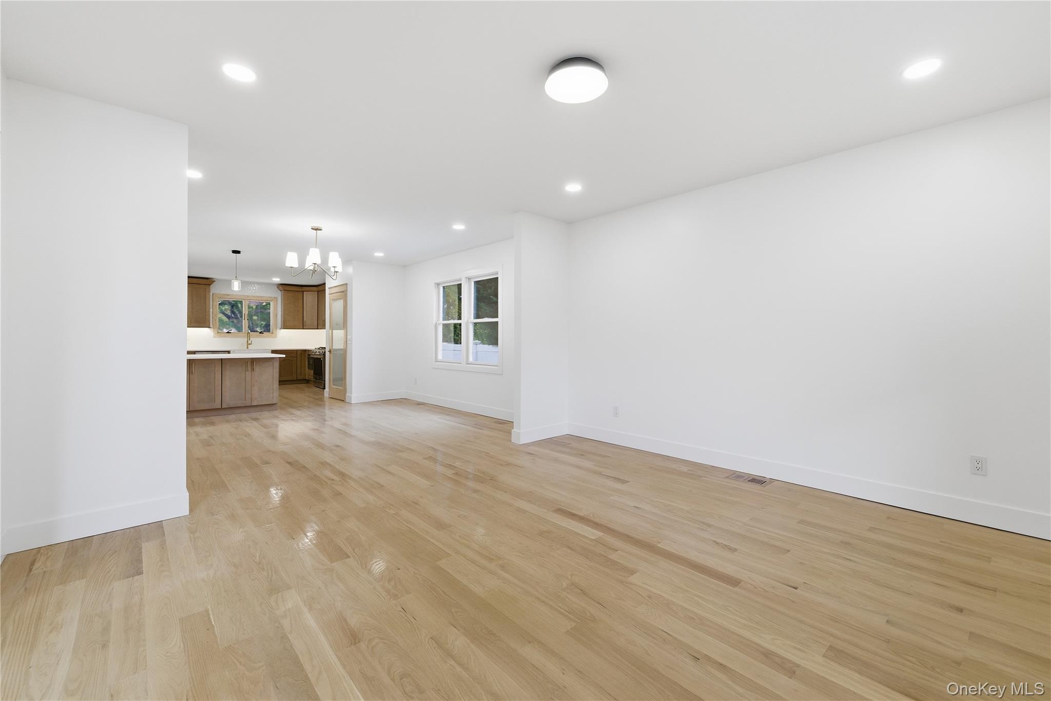 #5 photo, 1680 Cornelius Avenue, Wantagh , NY 11793