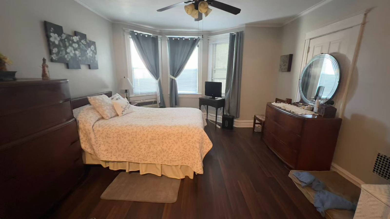 #11 photo, 58-22 60th Place, Maspeth , NY 11378