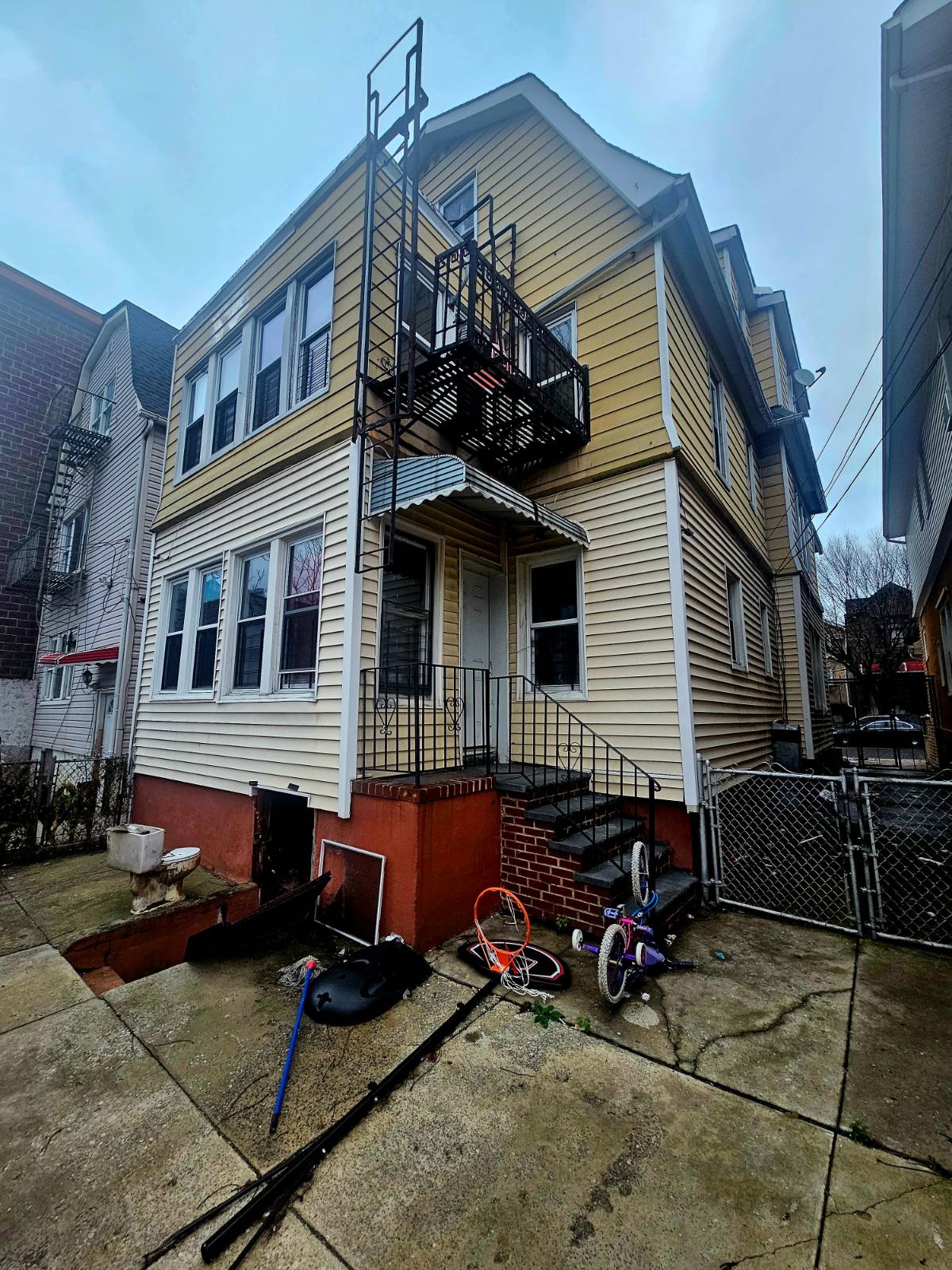 #4 photo, 1543 Leland Ave, East Bronx , NY 10460