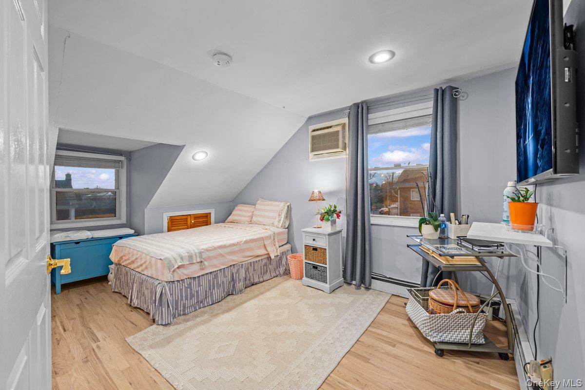 #19 photo, 26 W 11th Street, Huntington Station , NY 11746