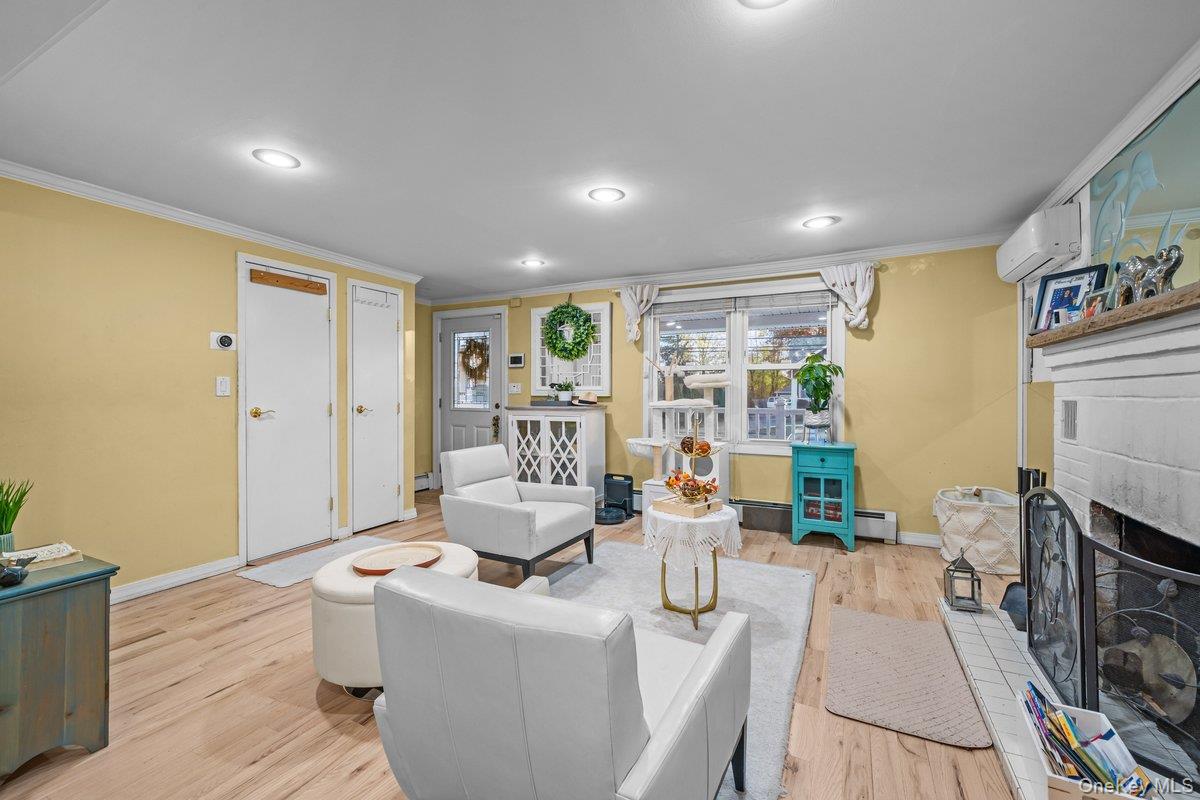 #6 photo, 26 W 11th Street, Huntington Station , NY 11746